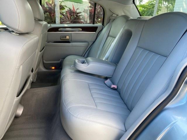 2006 Light Ice Blue Metallic /Camel Lincoln Town Car Signature LOW MILES 21,718 1 OWNER (1LNHM81W16Y) with an 4.6L SOHC EFI V8 Engine engine, Automatic transmission, located at 4701 North Dixie Hwy, Pompano Beach, FL, 33064, (954) 422-2889, 26.240938, -80.123474 - OUR WEBPAGE FLORIDACARS1.COM HAS OVER 100 PHOTOS AND FREE CARFAX LINK 2006 Lincoln Town Car Signature 1 OWNER Sedan 4 DR 4.6L V8 F OHV Gasoline 25 MPG Rear Wheel Drive Features ABS Brakes Air Conditioning Alloy Wheels AM/FM Stereo Automatic Transmission CD Audio Cruise Control Leather Seats Power Lo- Photo#52
