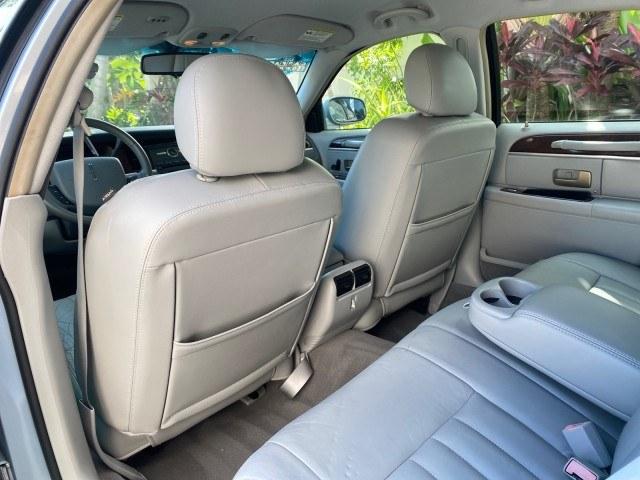 2006 Light Ice Blue Metallic /Camel Lincoln Town Car Signature LOW MILES 21,718 1 OWNER (1LNHM81W16Y) with an 4.6L SOHC EFI V8 Engine engine, Automatic transmission, located at 4701 North Dixie Hwy, Pompano Beach, FL, 33064, (954) 422-2889, 26.240938, -80.123474 - OUR WEBPAGE FLORIDACARS1.COM HAS OVER 100 PHOTOS AND FREE CARFAX LINK 2006 Lincoln Town Car Signature 1 OWNER Sedan 4 DR 4.6L V8 F OHV Gasoline 25 MPG Rear Wheel Drive Features ABS Brakes Air Conditioning Alloy Wheels AM/FM Stereo Automatic Transmission CD Audio Cruise Control Leather Seats Power Lo- Photo#53
