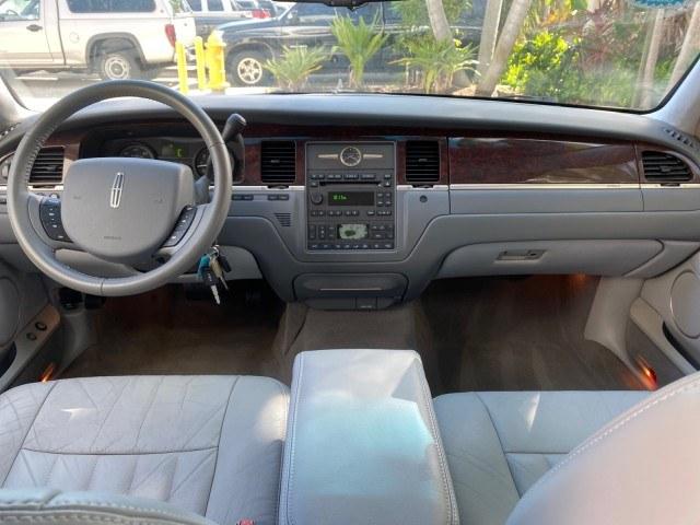 2006 Light Ice Blue Metallic /Camel Lincoln Town Car Signature LOW MILES 21,718 1 OWNER (1LNHM81W16Y) with an 4.6L SOHC EFI V8 Engine engine, Automatic transmission, located at 4701 North Dixie Hwy, Pompano Beach, FL, 33064, (954) 422-2889, 26.240938, -80.123474 - OUR WEBPAGE FLORIDACARS1.COM HAS OVER 100 PHOTOS AND FREE CARFAX LINK 2006 Lincoln Town Car Signature 1 OWNER Sedan 4 DR 4.6L V8 F OHV Gasoline 25 MPG Rear Wheel Drive Features ABS Brakes Air Conditioning Alloy Wheels AM/FM Stereo Automatic Transmission CD Audio Cruise Control Leather Seats Power Lo- Photo#54