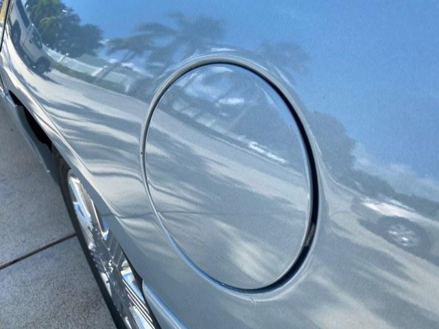 2006 Light Ice Blue Metallic /Camel Lincoln Town Car Signature LOW MILES 21,718 1 OWNER (1LNHM81W16Y) with an 4.6L SOHC EFI V8 Engine engine, Automatic transmission, located at 4701 North Dixie Hwy, Pompano Beach, FL, 33064, (954) 422-2889, 26.240938, -80.123474 - OUR WEBPAGE FLORIDACARS1.COM HAS OVER 100 PHOTOS AND FREE CARFAX LINK 2006 Lincoln Town Car Signature 1 OWNER Sedan 4 DR 4.6L V8 F OHV Gasoline 25 MPG Rear Wheel Drive Features ABS Brakes Air Conditioning Alloy Wheels AM/FM Stereo Automatic Transmission CD Audio Cruise Control Leather Seats Power Lo- Photo#58