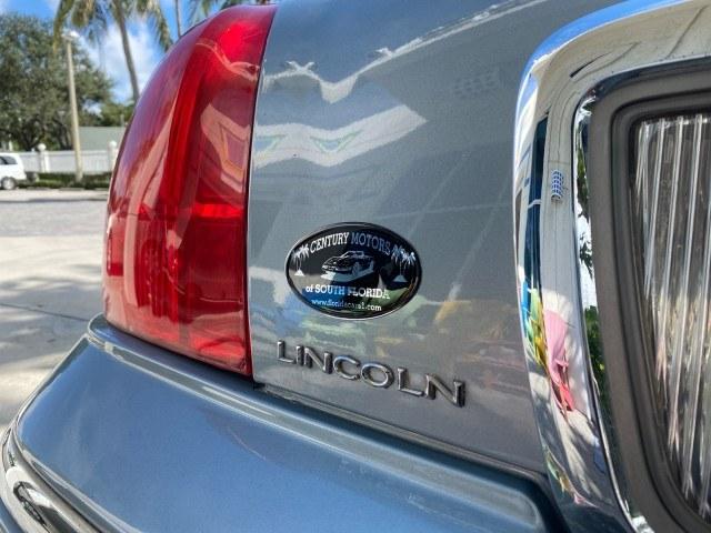 2006 Light Ice Blue Metallic /Camel Lincoln Town Car Signature LOW MILES 21,718 1 OWNER (1LNHM81W16Y) with an 4.6L SOHC EFI V8 Engine engine, Automatic transmission, located at 4701 North Dixie Hwy, Pompano Beach, FL, 33064, (954) 422-2889, 26.240938, -80.123474 - OUR WEBPAGE FLORIDACARS1.COM HAS OVER 100 PHOTOS AND FREE CARFAX LINK 2006 Lincoln Town Car Signature 1 OWNER Sedan 4 DR 4.6L V8 F OHV Gasoline 25 MPG Rear Wheel Drive Features ABS Brakes Air Conditioning Alloy Wheels AM/FM Stereo Automatic Transmission CD Audio Cruise Control Leather Seats Power Lo- Photo#61