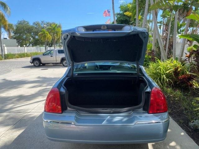 2006 Light Ice Blue Metallic /Camel Lincoln Town Car Signature LOW MILES 21,718 1 OWNER (1LNHM81W16Y) with an 4.6L SOHC EFI V8 Engine engine, Automatic transmission, located at 4701 North Dixie Hwy, Pompano Beach, FL, 33064, (954) 422-2889, 26.240938, -80.123474 - OUR WEBPAGE FLORIDACARS1.COM HAS OVER 100 PHOTOS AND FREE CARFAX LINK 2006 Lincoln Town Car Signature 1 OWNER Sedan 4 DR 4.6L V8 F OHV Gasoline 25 MPG Rear Wheel Drive Features ABS Brakes Air Conditioning Alloy Wheels AM/FM Stereo Automatic Transmission CD Audio Cruise Control Leather Seats Power Lo- Photo#64