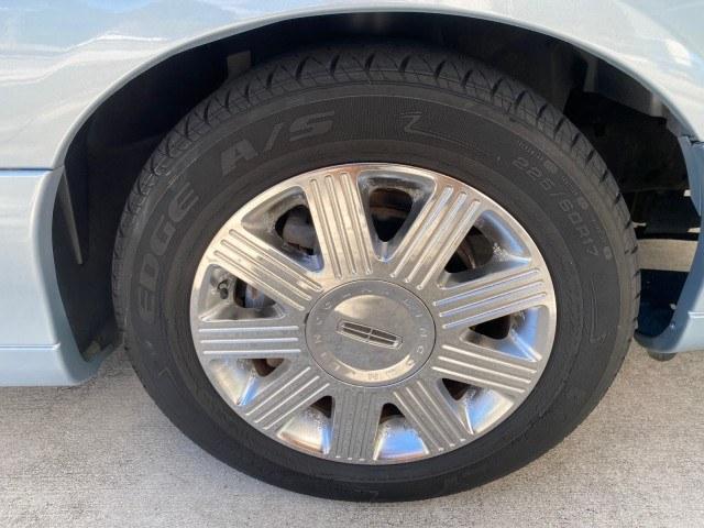 2006 Light Ice Blue Metallic /Camel Lincoln Town Car Signature LOW MILES 21,718 1 OWNER (1LNHM81W16Y) with an 4.6L SOHC EFI V8 Engine engine, Automatic transmission, located at 4701 North Dixie Hwy, Pompano Beach, FL, 33064, (954) 422-2889, 26.240938, -80.123474 - OUR WEBPAGE FLORIDACARS1.COM HAS OVER 100 PHOTOS AND FREE CARFAX LINK 2006 Lincoln Town Car Signature 1 OWNER Sedan 4 DR 4.6L V8 F OHV Gasoline 25 MPG Rear Wheel Drive Features ABS Brakes Air Conditioning Alloy Wheels AM/FM Stereo Automatic Transmission CD Audio Cruise Control Leather Seats Power Lo- Photo#67