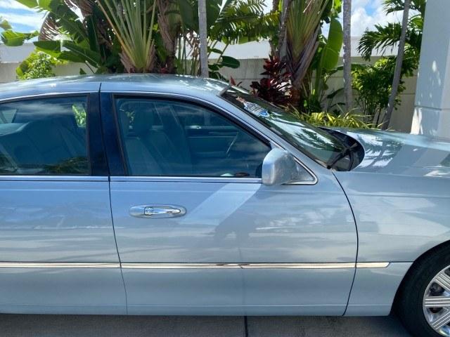 2006 Light Ice Blue Metallic /Camel Lincoln Town Car Signature LOW MILES 21,718 1 OWNER (1LNHM81W16Y) with an 4.6L SOHC EFI V8 Engine engine, Automatic transmission, located at 4701 North Dixie Hwy, Pompano Beach, FL, 33064, (954) 422-2889, 26.240938, -80.123474 - OUR WEBPAGE FLORIDACARS1.COM HAS OVER 100 PHOTOS AND FREE CARFAX LINK 2006 Lincoln Town Car Signature 1 OWNER Sedan 4 DR 4.6L V8 F OHV Gasoline 25 MPG Rear Wheel Drive Features ABS Brakes Air Conditioning Alloy Wheels AM/FM Stereo Automatic Transmission CD Audio Cruise Control Leather Seats Power Lo- Photo#69