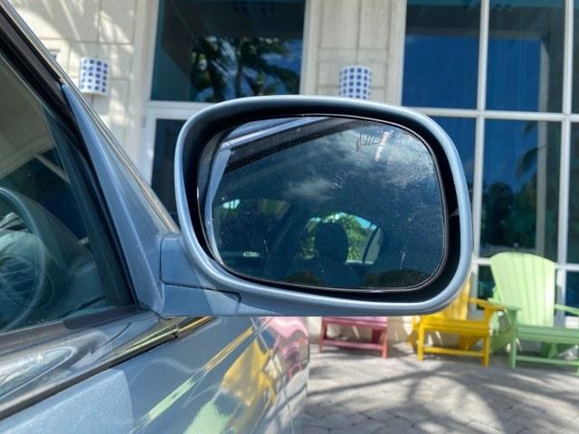 2006 Light Ice Blue Metallic /Camel Lincoln Town Car Signature LOW MILES 21,718 1 OWNER (1LNHM81W16Y) with an 4.6L SOHC EFI V8 Engine engine, Automatic transmission, located at 4701 North Dixie Hwy, Pompano Beach, FL, 33064, (954) 422-2889, 26.240938, -80.123474 - OUR WEBPAGE FLORIDACARS1.COM HAS OVER 100 PHOTOS AND FREE CARFAX LINK 2006 Lincoln Town Car Signature 1 OWNER Sedan 4 DR 4.6L V8 F OHV Gasoline 25 MPG Rear Wheel Drive Features ABS Brakes Air Conditioning Alloy Wheels AM/FM Stereo Automatic Transmission CD Audio Cruise Control Leather Seats Power Lo- Photo#71
