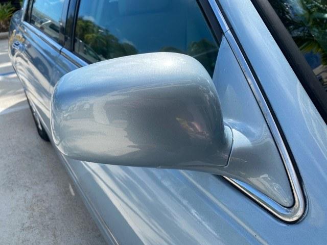 2006 Light Ice Blue Metallic /Camel Lincoln Town Car Signature LOW MILES 21,718 1 OWNER (1LNHM81W16Y) with an 4.6L SOHC EFI V8 Engine engine, Automatic transmission, located at 4701 North Dixie Hwy, Pompano Beach, FL, 33064, (954) 422-2889, 26.240938, -80.123474 - OUR WEBPAGE FLORIDACARS1.COM HAS OVER 100 PHOTOS AND FREE CARFAX LINK 2006 Lincoln Town Car Signature 1 OWNER Sedan 4 DR 4.6L V8 F OHV Gasoline 25 MPG Rear Wheel Drive Features ABS Brakes Air Conditioning Alloy Wheels AM/FM Stereo Automatic Transmission CD Audio Cruise Control Leather Seats Power Lo- Photo#72