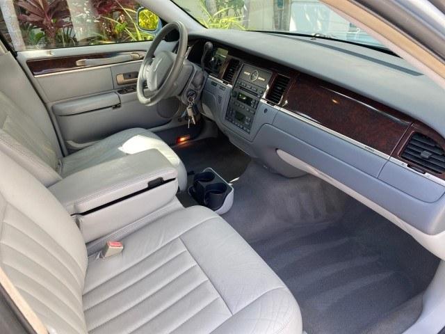 2006 Light Ice Blue Metallic /Camel Lincoln Town Car Signature LOW MILES 21,718 1 OWNER (1LNHM81W16Y) with an 4.6L SOHC EFI V8 Engine engine, Automatic transmission, located at 4701 North Dixie Hwy, Pompano Beach, FL, 33064, (954) 422-2889, 26.240938, -80.123474 - OUR WEBPAGE FLORIDACARS1.COM HAS OVER 100 PHOTOS AND FREE CARFAX LINK 2006 Lincoln Town Car Signature 1 OWNER Sedan 4 DR 4.6L V8 F OHV Gasoline 25 MPG Rear Wheel Drive Features ABS Brakes Air Conditioning Alloy Wheels AM/FM Stereo Automatic Transmission CD Audio Cruise Control Leather Seats Power Lo- Photo#75