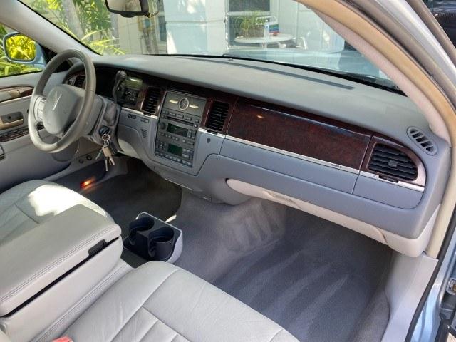 2006 Light Ice Blue Metallic /Camel Lincoln Town Car Signature LOW MILES 21,718 1 OWNER (1LNHM81W16Y) with an 4.6L SOHC EFI V8 Engine engine, Automatic transmission, located at 4701 North Dixie Hwy, Pompano Beach, FL, 33064, (954) 422-2889, 26.240938, -80.123474 - OUR WEBPAGE FLORIDACARS1.COM HAS OVER 100 PHOTOS AND FREE CARFAX LINK 2006 Lincoln Town Car Signature 1 OWNER Sedan 4 DR 4.6L V8 F OHV Gasoline 25 MPG Rear Wheel Drive Features ABS Brakes Air Conditioning Alloy Wheels AM/FM Stereo Automatic Transmission CD Audio Cruise Control Leather Seats Power Lo- Photo#76