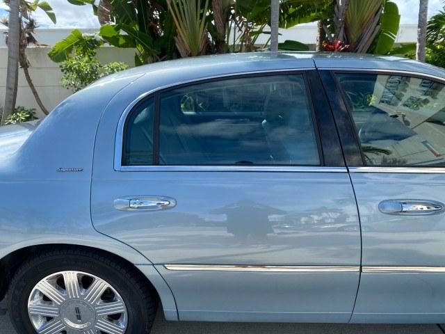 2006 Light Ice Blue Metallic /Camel Lincoln Town Car Signature LOW MILES 21,718 1 OWNER (1LNHM81W16Y) with an 4.6L SOHC EFI V8 Engine engine, Automatic transmission, located at 4701 North Dixie Hwy, Pompano Beach, FL, 33064, (954) 422-2889, 26.240938, -80.123474 - OUR WEBPAGE FLORIDACARS1.COM HAS OVER 100 PHOTOS AND FREE CARFAX LINK 2006 Lincoln Town Car Signature 1 OWNER Sedan 4 DR 4.6L V8 F OHV Gasoline 25 MPG Rear Wheel Drive Features ABS Brakes Air Conditioning Alloy Wheels AM/FM Stereo Automatic Transmission CD Audio Cruise Control Leather Seats Power Lo- Photo#79