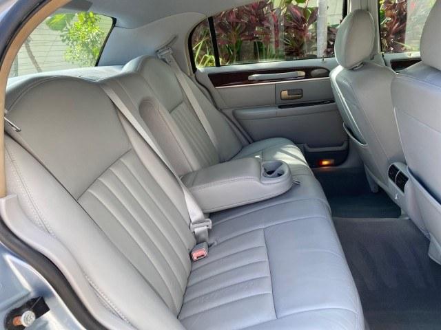 2006 Light Ice Blue Metallic /Camel Lincoln Town Car Signature LOW MILES 21,718 1 OWNER (1LNHM81W16Y) with an 4.6L SOHC EFI V8 Engine engine, Automatic transmission, located at 4701 North Dixie Hwy, Pompano Beach, FL, 33064, (954) 422-2889, 26.240938, -80.123474 - OUR WEBPAGE FLORIDACARS1.COM HAS OVER 100 PHOTOS AND FREE CARFAX LINK 2006 Lincoln Town Car Signature 1 OWNER Sedan 4 DR 4.6L V8 F OHV Gasoline 25 MPG Rear Wheel Drive Features ABS Brakes Air Conditioning Alloy Wheels AM/FM Stereo Automatic Transmission CD Audio Cruise Control Leather Seats Power Lo- Photo#82