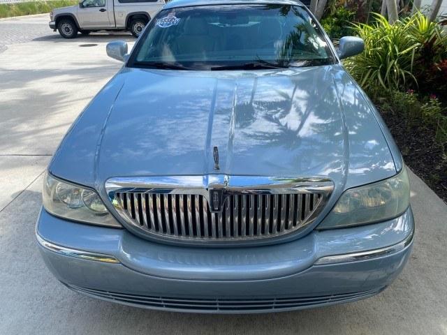 2006 Light Ice Blue Metallic /Camel Lincoln Town Car Signature LOW MILES 21,718 1 OWNER (1LNHM81W16Y) with an 4.6L SOHC EFI V8 Engine engine, Automatic transmission, located at 4701 North Dixie Hwy, Pompano Beach, FL, 33064, (954) 422-2889, 26.240938, -80.123474 - OUR WEBPAGE FLORIDACARS1.COM HAS OVER 100 PHOTOS AND FREE CARFAX LINK 2006 Lincoln Town Car Signature 1 OWNER Sedan 4 DR 4.6L V8 F OHV Gasoline 25 MPG Rear Wheel Drive Features ABS Brakes Air Conditioning Alloy Wheels AM/FM Stereo Automatic Transmission CD Audio Cruise Control Leather Seats Power Lo- Photo#88