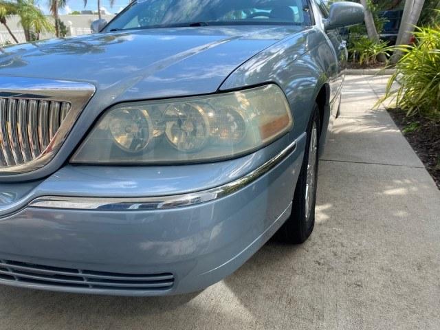 2006 Light Ice Blue Metallic /Camel Lincoln Town Car Signature LOW MILES 21,718 1 OWNER (1LNHM81W16Y) with an 4.6L SOHC EFI V8 Engine engine, Automatic transmission, located at 4701 North Dixie Hwy, Pompano Beach, FL, 33064, (954) 422-2889, 26.240938, -80.123474 - OUR WEBPAGE FLORIDACARS1.COM HAS OVER 100 PHOTOS AND FREE CARFAX LINK 2006 Lincoln Town Car Signature 1 OWNER Sedan 4 DR 4.6L V8 F OHV Gasoline 25 MPG Rear Wheel Drive Features ABS Brakes Air Conditioning Alloy Wheels AM/FM Stereo Automatic Transmission CD Audio Cruise Control Leather Seats Power Lo- Photo#89