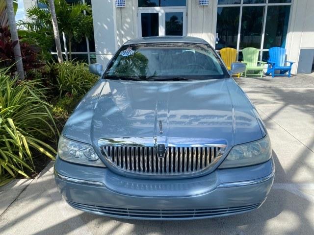 2006 Light Ice Blue Metallic /Camel Lincoln Town Car Signature LOW MILES 21,718 1 OWNER (1LNHM81W16Y) with an 4.6L SOHC EFI V8 Engine engine, Automatic transmission, located at 4701 North Dixie Hwy, Pompano Beach, FL, 33064, (954) 422-2889, 26.240938, -80.123474 - OUR WEBPAGE FLORIDACARS1.COM HAS OVER 100 PHOTOS AND FREE CARFAX LINK 2006 Lincoln Town Car Signature 1 OWNER Sedan 4 DR 4.6L V8 F OHV Gasoline 25 MPG Rear Wheel Drive Features ABS Brakes Air Conditioning Alloy Wheels AM/FM Stereo Automatic Transmission CD Audio Cruise Control Leather Seats Power Lo- Photo#95
