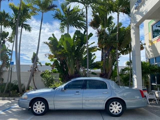 2006 Light Ice Blue Metallic /Camel Lincoln Town Car Signature LOW MILES 21,718 1 OWNER (1LNHM81W16Y) with an 4.6L SOHC EFI V8 Engine engine, Automatic transmission, located at 4701 North Dixie Hwy, Pompano Beach, FL, 33064, (954) 422-2889, 26.240938, -80.123474 - OUR WEBPAGE FLORIDACARS1.COM HAS OVER 100 PHOTOS AND FREE CARFAX LINK 2006 Lincoln Town Car Signature 1 OWNER Sedan 4 DR 4.6L V8 F OHV Gasoline 25 MPG Rear Wheel Drive Features ABS Brakes Air Conditioning Alloy Wheels AM/FM Stereo Automatic Transmission CD Audio Cruise Control Leather Seats Power Lo- Photo#98