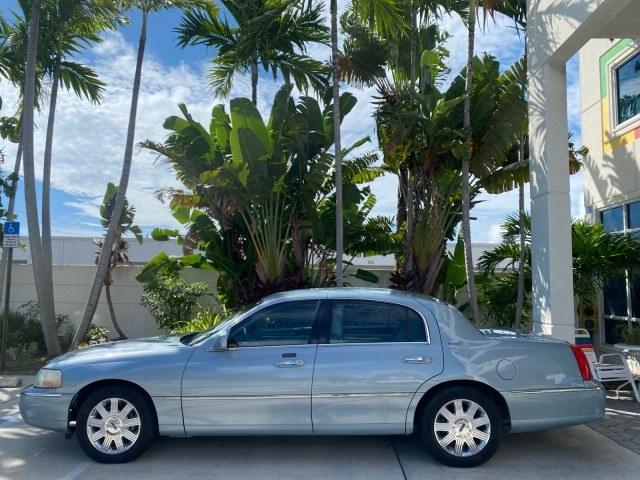 2006 Light Ice Blue Metallic /Camel Lincoln Town Car Signature LOW MILES 21,718 1 OWNER (1LNHM81W16Y) with an 4.6L SOHC EFI V8 Engine engine, Automatic transmission, located at 4701 North Dixie Hwy, Pompano Beach, FL, 33064, (954) 422-2889, 26.240938, -80.123474 - OUR WEBPAGE FLORIDACARS1.COM HAS OVER 100 PHOTOS AND FREE CARFAX LINK 2006 Lincoln Town Car Signature 1 OWNER Sedan 4 DR 4.6L V8 F OHV Gasoline 25 MPG Rear Wheel Drive Features ABS Brakes Air Conditioning Alloy Wheels AM/FM Stereo Automatic Transmission CD Audio Cruise Control Leather Seats Power Lo- Photo#99