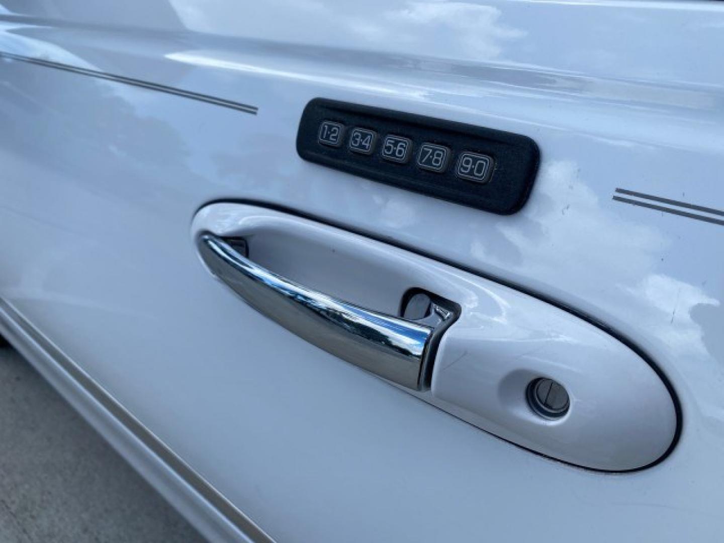 2011 Vibrant White /Light Camel Lincoln Town Car Signature Limited 1 OWNER (2LNBL8CVXBX) with an 4.6L SOHC EFI V8 FFV Engine engine, Automatic transmission, located at 4701 North Dixie Hwy, Pompano Beach, FL, 33064, (954) 422-2889, 26.240938, -80.123474 - OUR WEBPAGE FLORIDACARS1.COM HAS OVER 100 PHOTOS AND FREE CARFAX LINK 2011 Lincoln Town Car Signature Limited Sedan 4 DR 4.6L V8 F SOHC 16V Flex Fuel 24 MPG Rear Wheel Drive Features ABS Brakes Air Conditioning Alloy Wheels AM/FM Stereo Automatic Transmission CD Audio Cruise Control Flex Fuel Vehicl- Photo#27
