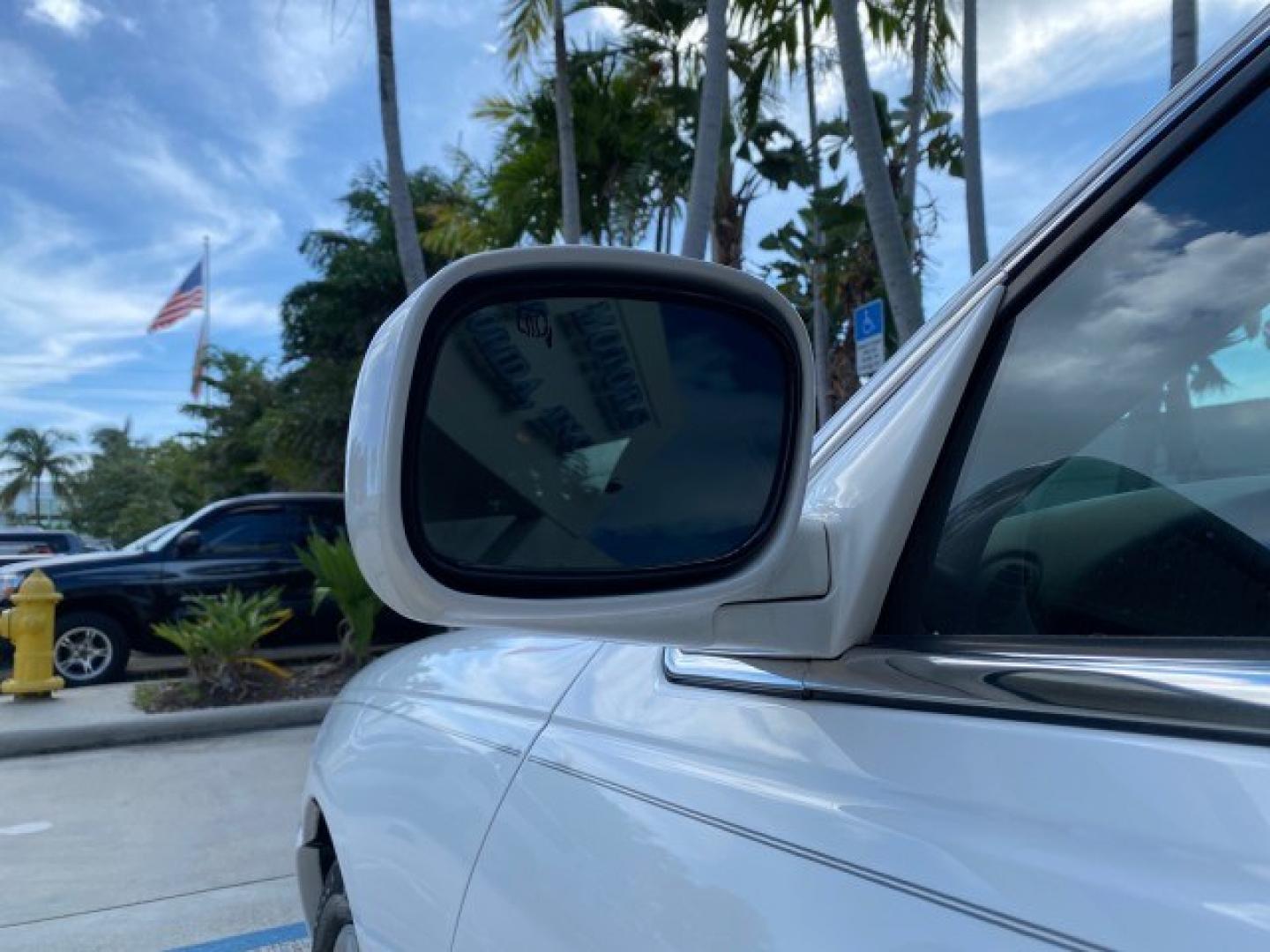 2011 Vibrant White /Light Camel Lincoln Town Car Signature Limited 1 OWNER (2LNBL8CVXBX) with an 4.6L SOHC EFI V8 FFV Engine engine, Automatic transmission, located at 4701 North Dixie Hwy, Pompano Beach, FL, 33064, (954) 422-2889, 26.240938, -80.123474 - OUR WEBPAGE FLORIDACARS1.COM HAS OVER 100 PHOTOS AND FREE CARFAX LINK 2011 Lincoln Town Car Signature Limited Sedan 4 DR 4.6L V8 F SOHC 16V Flex Fuel 24 MPG Rear Wheel Drive Features ABS Brakes Air Conditioning Alloy Wheels AM/FM Stereo Automatic Transmission CD Audio Cruise Control Flex Fuel Vehicl- Photo#28