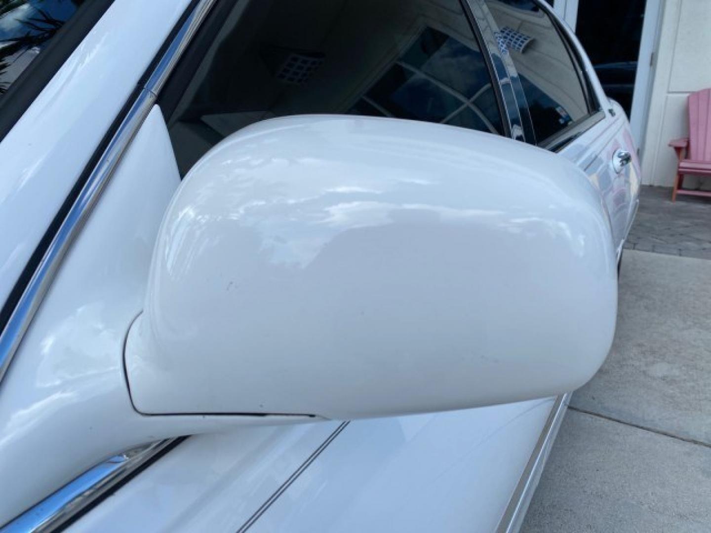 2011 Vibrant White /Light Camel Lincoln Town Car Signature Limited 1 OWNER (2LNBL8CVXBX) with an 4.6L SOHC EFI V8 FFV Engine engine, Automatic transmission, located at 4701 North Dixie Hwy, Pompano Beach, FL, 33064, (954) 422-2889, 26.240938, -80.123474 - OUR WEBPAGE FLORIDACARS1.COM HAS OVER 100 PHOTOS AND FREE CARFAX LINK 2011 Lincoln Town Car Signature Limited Sedan 4 DR 4.6L V8 F SOHC 16V Flex Fuel 24 MPG Rear Wheel Drive Features ABS Brakes Air Conditioning Alloy Wheels AM/FM Stereo Automatic Transmission CD Audio Cruise Control Flex Fuel Vehicl- Photo#29