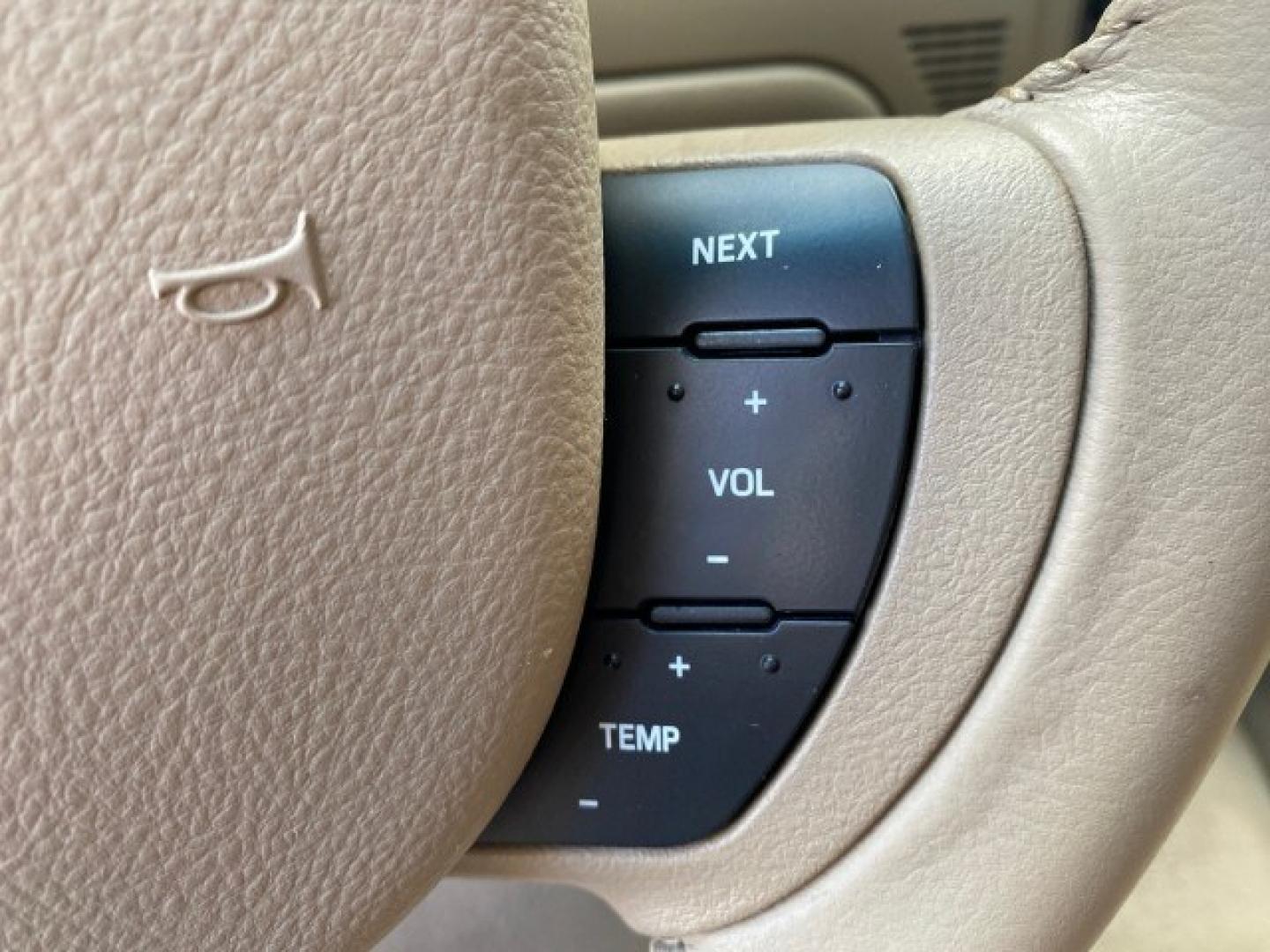 2011 Vibrant White /Light Camel Lincoln Town Car Signature Limited 1 OWNER (2LNBL8CVXBX) with an 4.6L SOHC EFI V8 FFV Engine engine, Automatic transmission, located at 4701 North Dixie Hwy, Pompano Beach, FL, 33064, (954) 422-2889, 26.240938, -80.123474 - OUR WEBPAGE FLORIDACARS1.COM HAS OVER 100 PHOTOS AND FREE CARFAX LINK 2011 Lincoln Town Car Signature Limited Sedan 4 DR 4.6L V8 F SOHC 16V Flex Fuel 24 MPG Rear Wheel Drive Features ABS Brakes Air Conditioning Alloy Wheels AM/FM Stereo Automatic Transmission CD Audio Cruise Control Flex Fuel Vehicl- Photo#36