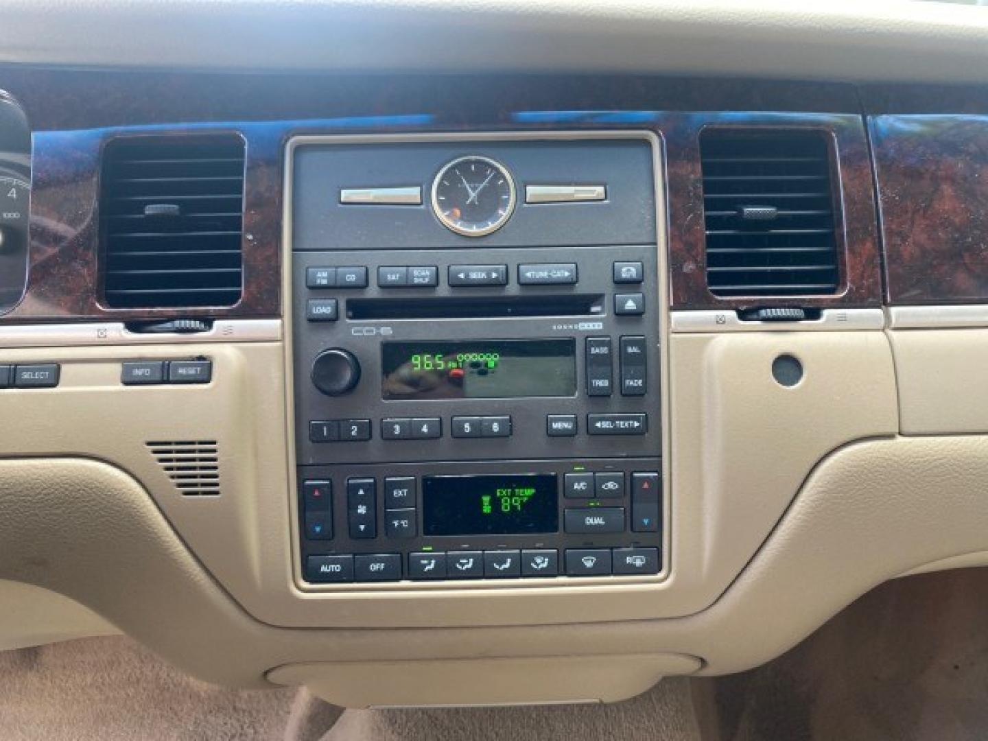 2011 Vibrant White /Light Camel Lincoln Town Car Signature Limited 1 OWNER (2LNBL8CVXBX) with an 4.6L SOHC EFI V8 FFV Engine engine, Automatic transmission, located at 4701 North Dixie Hwy, Pompano Beach, FL, 33064, (954) 422-2889, 26.240938, -80.123474 - OUR WEBPAGE FLORIDACARS1.COM HAS OVER 100 PHOTOS AND FREE CARFAX LINK 2011 Lincoln Town Car Signature Limited Sedan 4 DR 4.6L V8 F SOHC 16V Flex Fuel 24 MPG Rear Wheel Drive Features ABS Brakes Air Conditioning Alloy Wheels AM/FM Stereo Automatic Transmission CD Audio Cruise Control Flex Fuel Vehicl- Photo#42