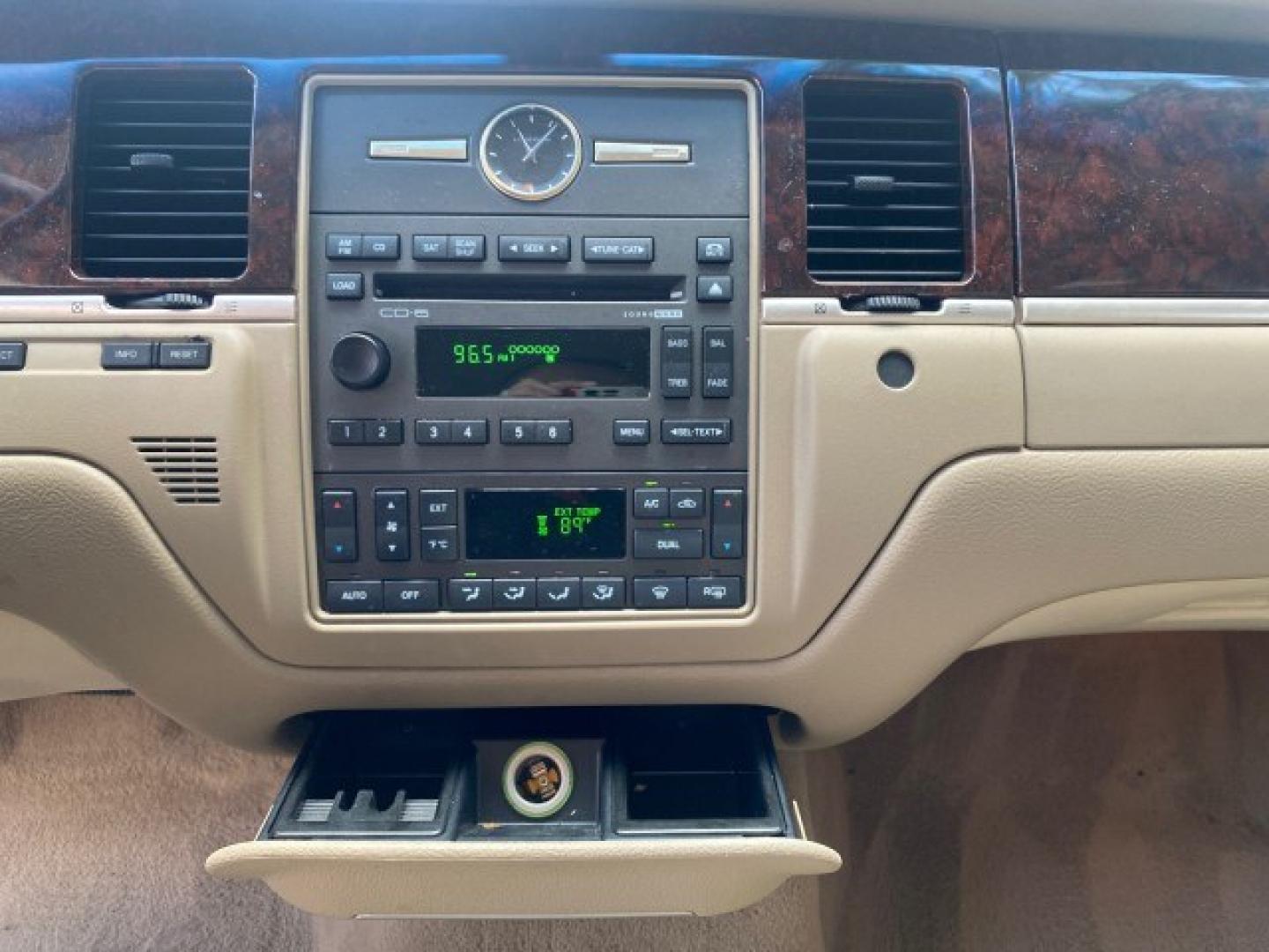 2011 Vibrant White /Light Camel Lincoln Town Car Signature Limited 1 OWNER (2LNBL8CVXBX) with an 4.6L SOHC EFI V8 FFV Engine engine, Automatic transmission, located at 4701 North Dixie Hwy, Pompano Beach, FL, 33064, (954) 422-2889, 26.240938, -80.123474 - OUR WEBPAGE FLORIDACARS1.COM HAS OVER 100 PHOTOS AND FREE CARFAX LINK 2011 Lincoln Town Car Signature Limited Sedan 4 DR 4.6L V8 F SOHC 16V Flex Fuel 24 MPG Rear Wheel Drive Features ABS Brakes Air Conditioning Alloy Wheels AM/FM Stereo Automatic Transmission CD Audio Cruise Control Flex Fuel Vehicl- Photo#43