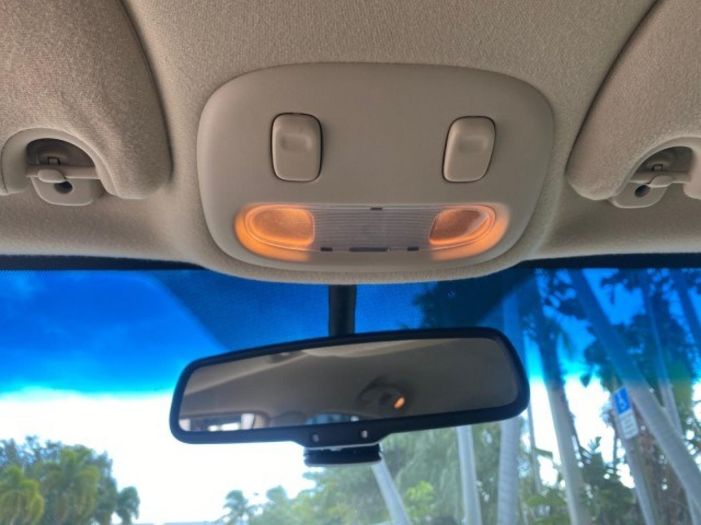 2011 Vibrant White /Light Camel Lincoln Town Car Signature Limited 1 OWNER (2LNBL8CVXBX) with an 4.6L SOHC EFI V8 FFV Engine engine, Automatic transmission, located at 4701 North Dixie Hwy, Pompano Beach, FL, 33064, (954) 422-2889, 26.240938, -80.123474 - OUR WEBPAGE FLORIDACARS1.COM HAS OVER 100 PHOTOS AND FREE CARFAX LINK 2011 Lincoln Town Car Signature Limited Sedan 4 DR 4.6L V8 F SOHC 16V Flex Fuel 24 MPG Rear Wheel Drive Features ABS Brakes Air Conditioning Alloy Wheels AM/FM Stereo Automatic Transmission CD Audio Cruise Control Flex Fuel Vehicl- Photo#44