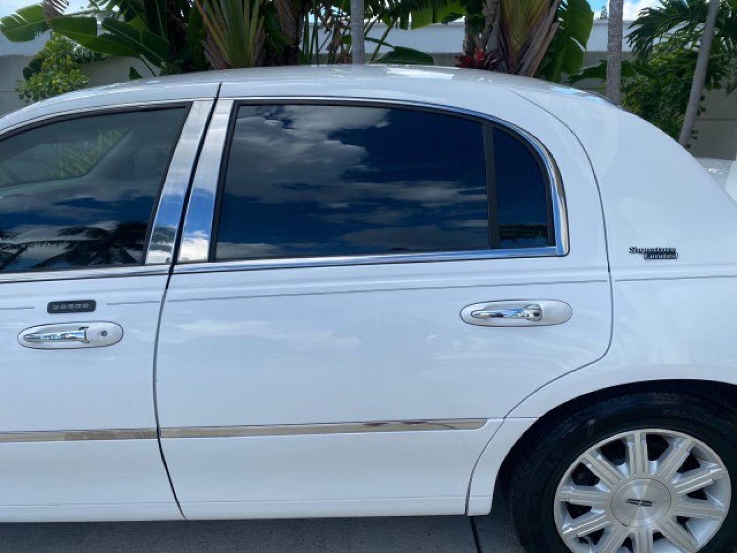 2011 Vibrant White /Light Camel Lincoln Town Car Signature Limited 1 OWNER (2LNBL8CVXBX) with an 4.6L SOHC EFI V8 FFV Engine engine, Automatic transmission, located at 4701 North Dixie Hwy, Pompano Beach, FL, 33064, (954) 422-2889, 26.240938, -80.123474 - OUR WEBPAGE FLORIDACARS1.COM HAS OVER 100 PHOTOS AND FREE CARFAX LINK 2011 Lincoln Town Car Signature Limited Sedan 4 DR 4.6L V8 F SOHC 16V Flex Fuel 24 MPG Rear Wheel Drive Features ABS Brakes Air Conditioning Alloy Wheels AM/FM Stereo Automatic Transmission CD Audio Cruise Control Flex Fuel Vehicl- Photo#51
