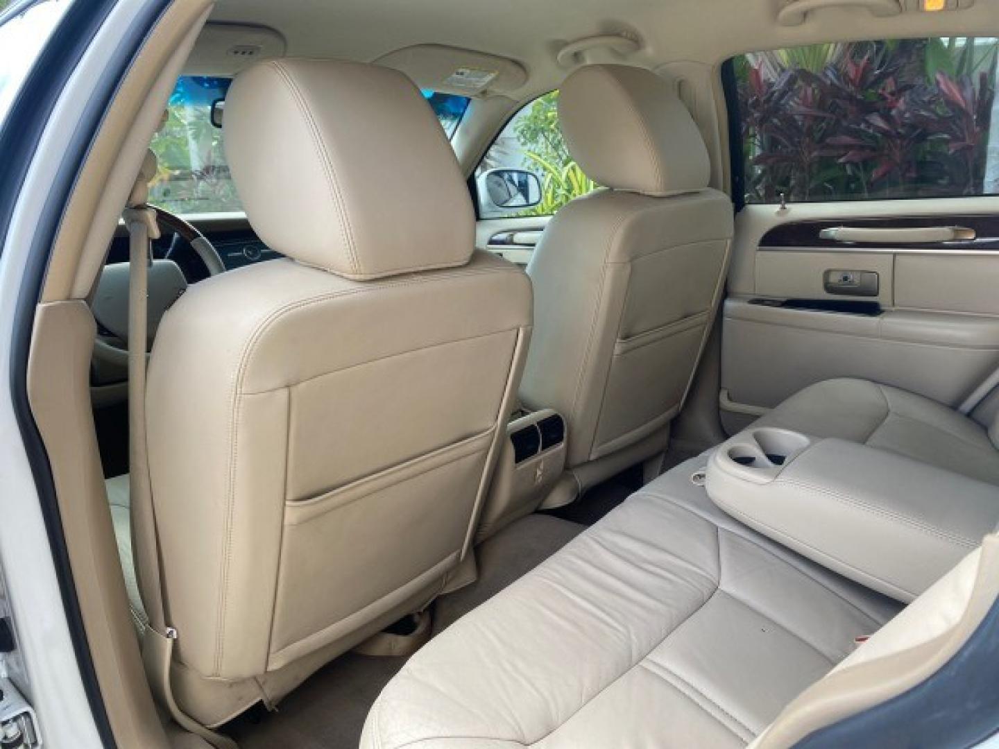 2011 Vibrant White /Light Camel Lincoln Town Car Signature Limited 1 OWNER (2LNBL8CVXBX) with an 4.6L SOHC EFI V8 FFV Engine engine, Automatic transmission, located at 4701 North Dixie Hwy, Pompano Beach, FL, 33064, (954) 422-2889, 26.240938, -80.123474 - OUR WEBPAGE FLORIDACARS1.COM HAS OVER 100 PHOTOS AND FREE CARFAX LINK 2011 Lincoln Town Car Signature Limited Sedan 4 DR 4.6L V8 F SOHC 16V Flex Fuel 24 MPG Rear Wheel Drive Features ABS Brakes Air Conditioning Alloy Wheels AM/FM Stereo Automatic Transmission CD Audio Cruise Control Flex Fuel Vehicl- Photo#55