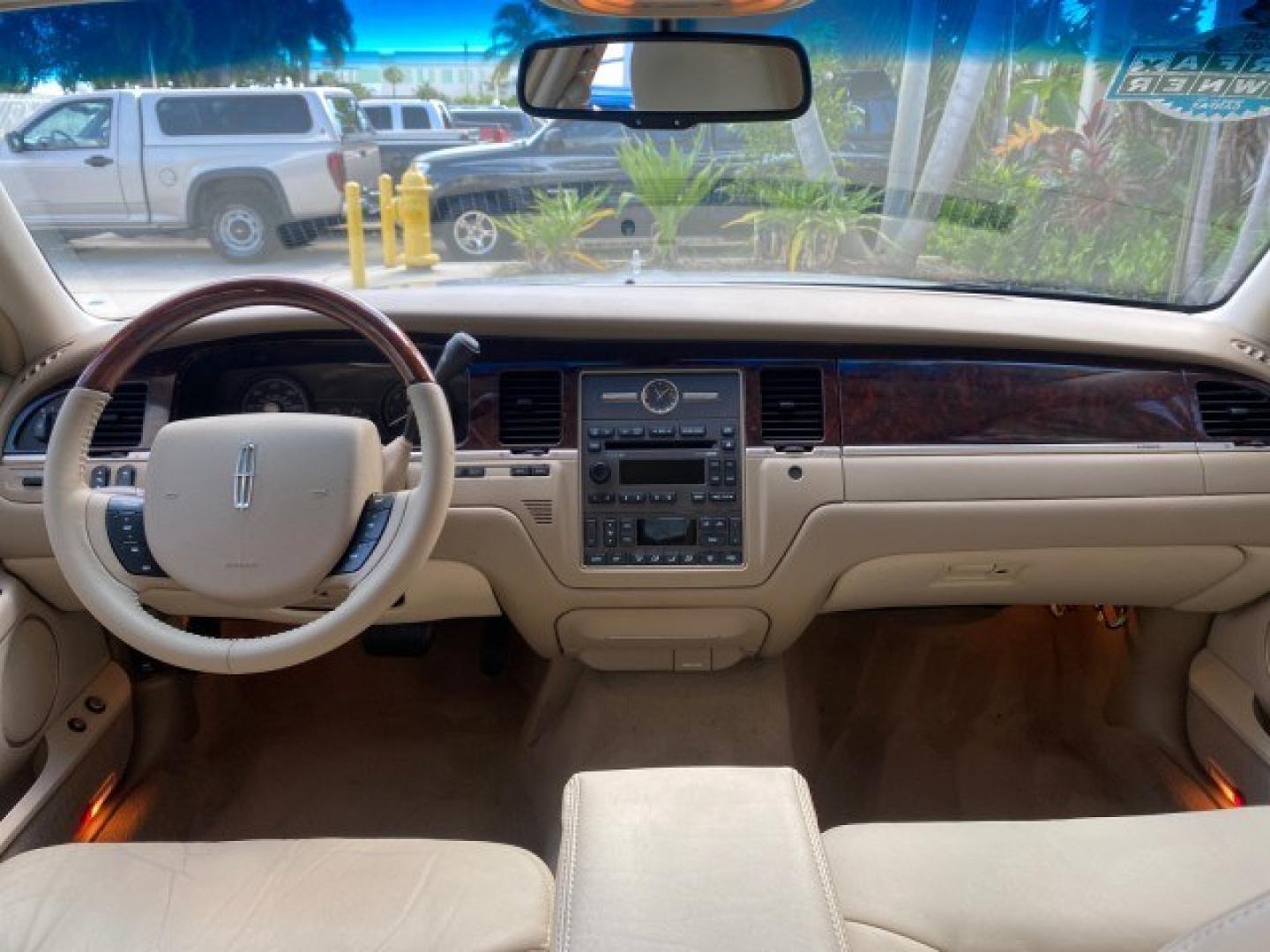 2011 Vibrant White /Light Camel Lincoln Town Car Signature Limited 1 OWNER (2LNBL8CVXBX) with an 4.6L SOHC EFI V8 FFV Engine engine, Automatic transmission, located at 4701 North Dixie Hwy, Pompano Beach, FL, 33064, (954) 422-2889, 26.240938, -80.123474 - OUR WEBPAGE FLORIDACARS1.COM HAS OVER 100 PHOTOS AND FREE CARFAX LINK 2011 Lincoln Town Car Signature Limited Sedan 4 DR 4.6L V8 F SOHC 16V Flex Fuel 24 MPG Rear Wheel Drive Features ABS Brakes Air Conditioning Alloy Wheels AM/FM Stereo Automatic Transmission CD Audio Cruise Control Flex Fuel Vehicl- Photo#56