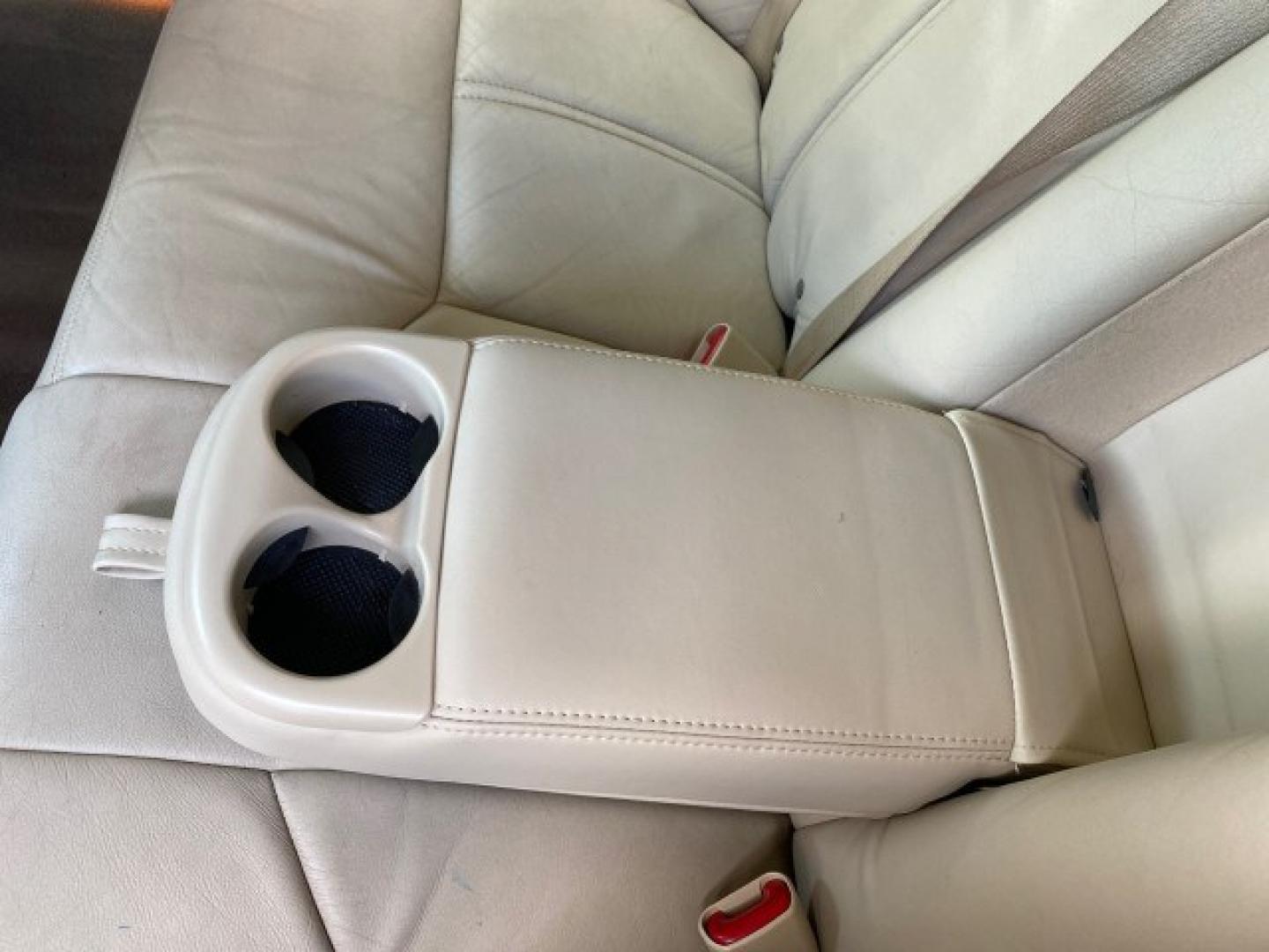 2011 Vibrant White /Light Camel Lincoln Town Car Signature Limited 1 OWNER (2LNBL8CVXBX) with an 4.6L SOHC EFI V8 FFV Engine engine, Automatic transmission, located at 4701 North Dixie Hwy, Pompano Beach, FL, 33064, (954) 422-2889, 26.240938, -80.123474 - OUR WEBPAGE FLORIDACARS1.COM HAS OVER 100 PHOTOS AND FREE CARFAX LINK 2011 Lincoln Town Car Signature Limited Sedan 4 DR 4.6L V8 F SOHC 16V Flex Fuel 24 MPG Rear Wheel Drive Features ABS Brakes Air Conditioning Alloy Wheels AM/FM Stereo Automatic Transmission CD Audio Cruise Control Flex Fuel Vehicl- Photo#57