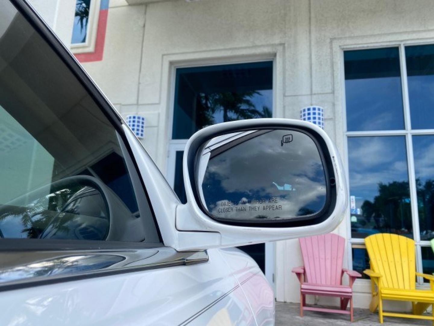 2011 Vibrant White /Light Camel Lincoln Town Car Signature Limited 1 OWNER (2LNBL8CVXBX) with an 4.6L SOHC EFI V8 FFV Engine engine, Automatic transmission, located at 4701 North Dixie Hwy, Pompano Beach, FL, 33064, (954) 422-2889, 26.240938, -80.123474 - OUR WEBPAGE FLORIDACARS1.COM HAS OVER 100 PHOTOS AND FREE CARFAX LINK 2011 Lincoln Town Car Signature Limited Sedan 4 DR 4.6L V8 F SOHC 16V Flex Fuel 24 MPG Rear Wheel Drive Features ABS Brakes Air Conditioning Alloy Wheels AM/FM Stereo Automatic Transmission CD Audio Cruise Control Flex Fuel Vehicl- Photo#69