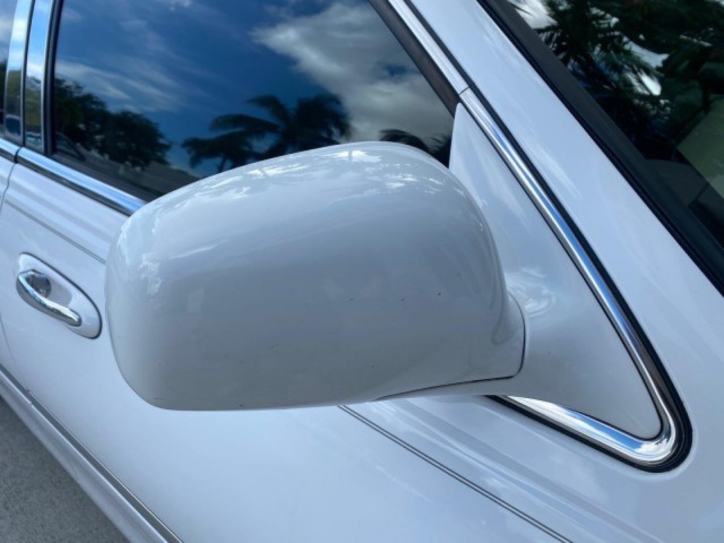 2011 Vibrant White /Light Camel Lincoln Town Car Signature Limited 1 OWNER (2LNBL8CVXBX) with an 4.6L SOHC EFI V8 FFV Engine engine, Automatic transmission, located at 4701 North Dixie Hwy, Pompano Beach, FL, 33064, (954) 422-2889, 26.240938, -80.123474 - OUR WEBPAGE FLORIDACARS1.COM HAS OVER 100 PHOTOS AND FREE CARFAX LINK 2011 Lincoln Town Car Signature Limited Sedan 4 DR 4.6L V8 F SOHC 16V Flex Fuel 24 MPG Rear Wheel Drive Features ABS Brakes Air Conditioning Alloy Wheels AM/FM Stereo Automatic Transmission CD Audio Cruise Control Flex Fuel Vehicl- Photo#70