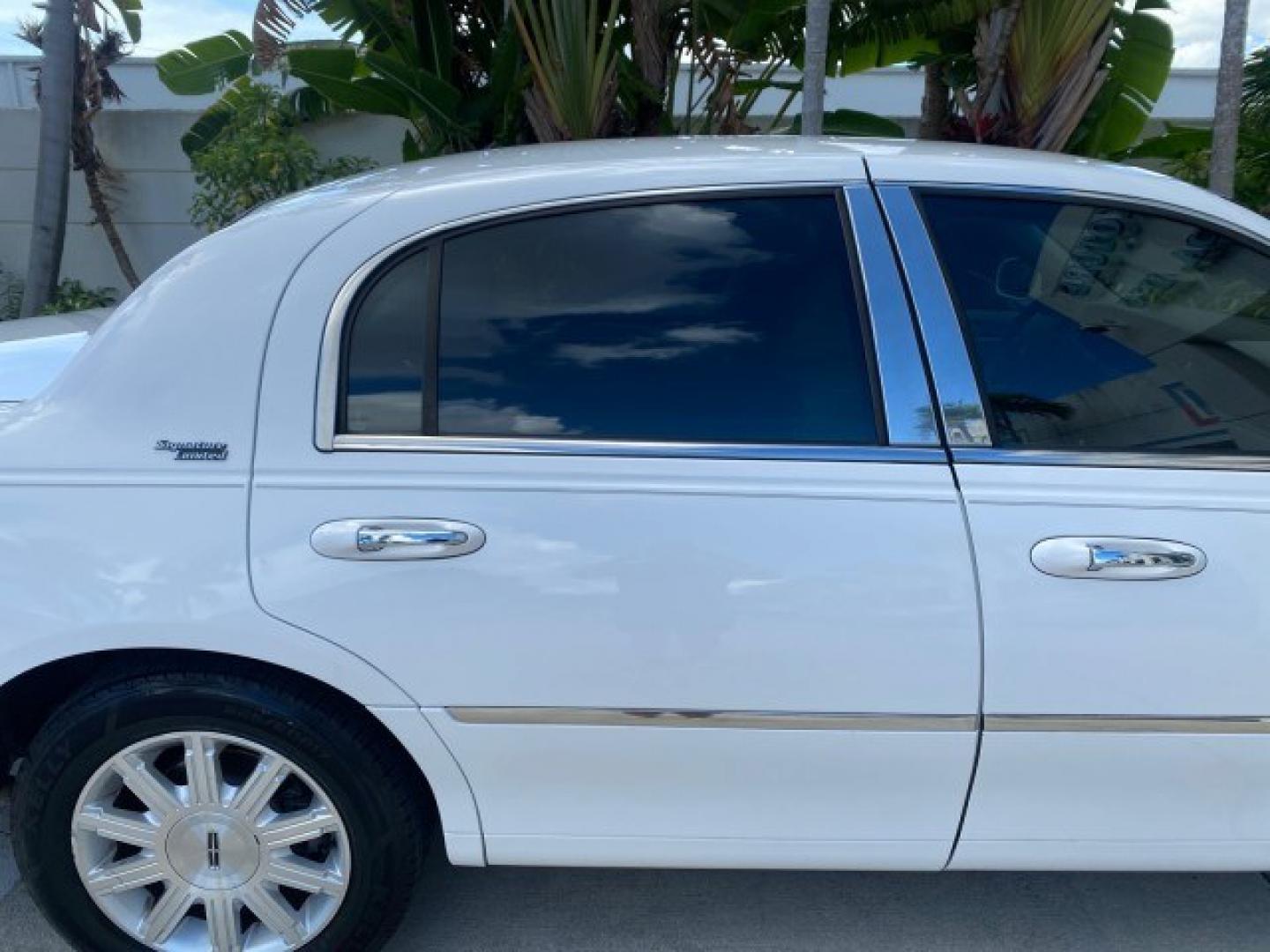 2011 Vibrant White /Light Camel Lincoln Town Car Signature Limited 1 OWNER (2LNBL8CVXBX) with an 4.6L SOHC EFI V8 FFV Engine engine, Automatic transmission, located at 4701 North Dixie Hwy, Pompano Beach, FL, 33064, (954) 422-2889, 26.240938, -80.123474 - OUR WEBPAGE FLORIDACARS1.COM HAS OVER 100 PHOTOS AND FREE CARFAX LINK 2011 Lincoln Town Car Signature Limited Sedan 4 DR 4.6L V8 F SOHC 16V Flex Fuel 24 MPG Rear Wheel Drive Features ABS Brakes Air Conditioning Alloy Wheels AM/FM Stereo Automatic Transmission CD Audio Cruise Control Flex Fuel Vehicl- Photo#77
