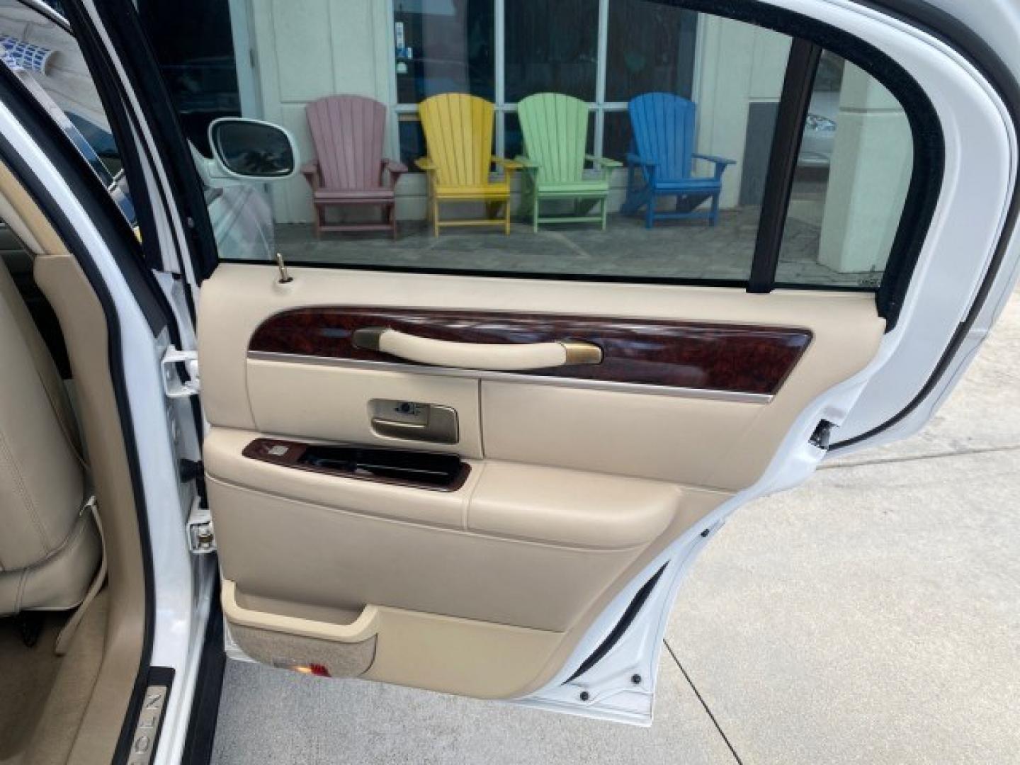 2011 Vibrant White /Light Camel Lincoln Town Car Signature Limited 1 OWNER (2LNBL8CVXBX) with an 4.6L SOHC EFI V8 FFV Engine engine, Automatic transmission, located at 4701 North Dixie Hwy, Pompano Beach, FL, 33064, (954) 422-2889, 26.240938, -80.123474 - OUR WEBPAGE FLORIDACARS1.COM HAS OVER 100 PHOTOS AND FREE CARFAX LINK 2011 Lincoln Town Car Signature Limited Sedan 4 DR 4.6L V8 F SOHC 16V Flex Fuel 24 MPG Rear Wheel Drive Features ABS Brakes Air Conditioning Alloy Wheels AM/FM Stereo Automatic Transmission CD Audio Cruise Control Flex Fuel Vehicl- Photo#79