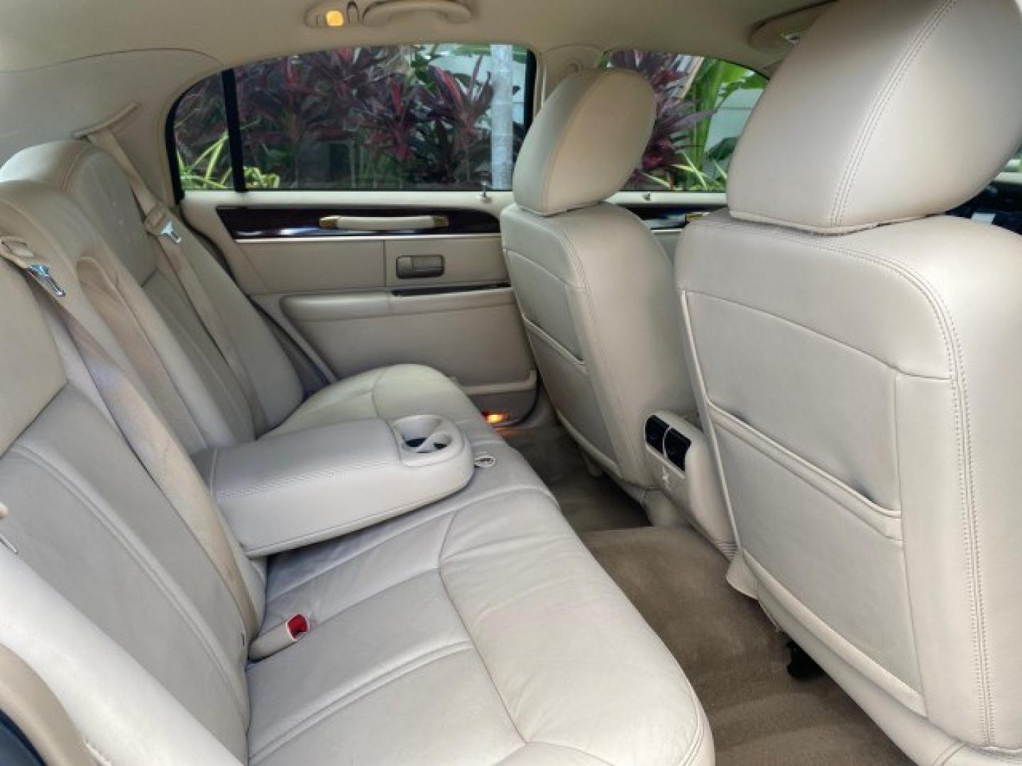 2011 Vibrant White /Light Camel Lincoln Town Car Signature Limited 1 OWNER (2LNBL8CVXBX) with an 4.6L SOHC EFI V8 FFV Engine engine, Automatic transmission, located at 4701 North Dixie Hwy, Pompano Beach, FL, 33064, (954) 422-2889, 26.240938, -80.123474 - OUR WEBPAGE FLORIDACARS1.COM HAS OVER 100 PHOTOS AND FREE CARFAX LINK 2011 Lincoln Town Car Signature Limited Sedan 4 DR 4.6L V8 F SOHC 16V Flex Fuel 24 MPG Rear Wheel Drive Features ABS Brakes Air Conditioning Alloy Wheels AM/FM Stereo Automatic Transmission CD Audio Cruise Control Flex Fuel Vehicl- Photo#81