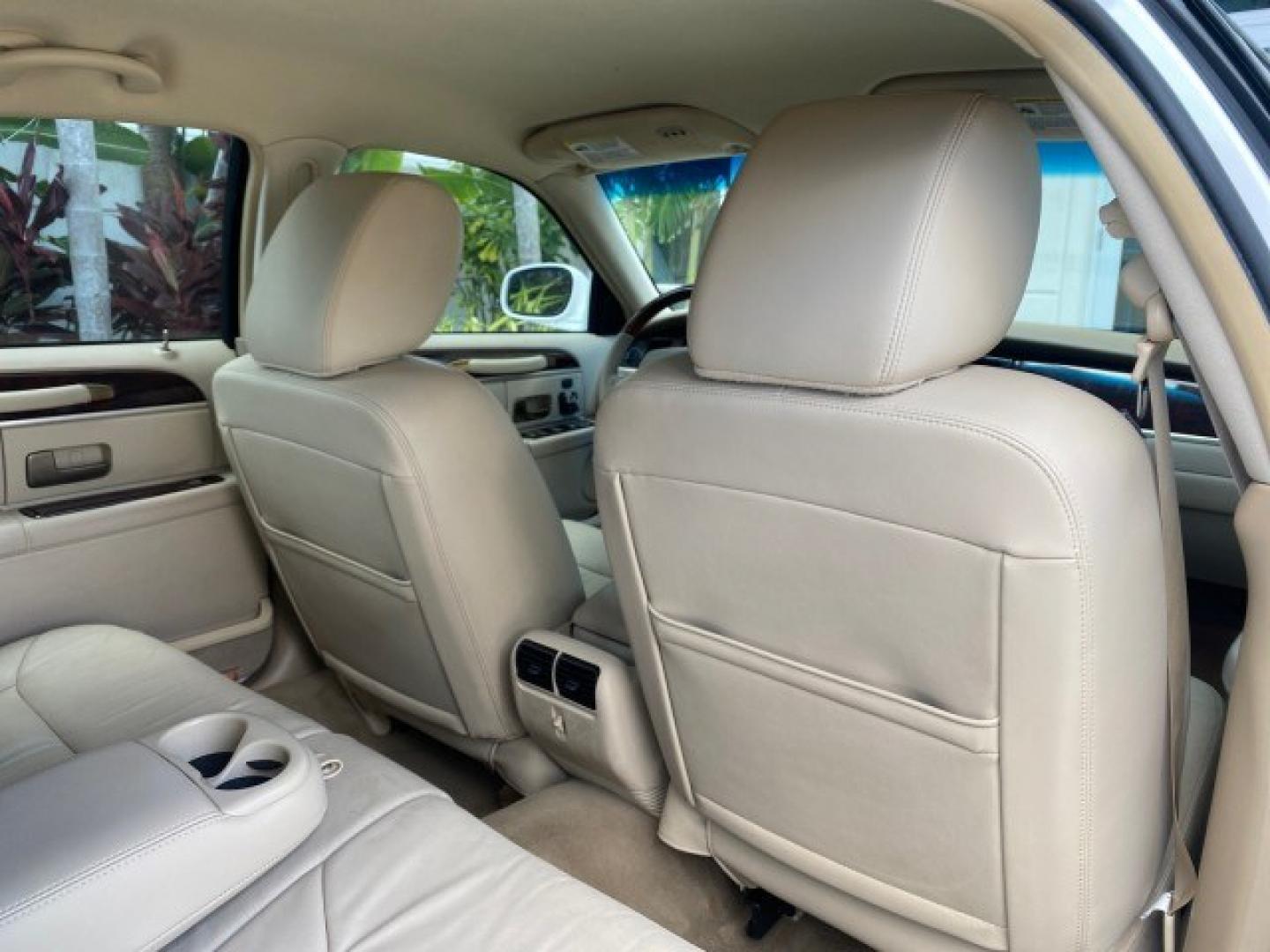 2011 Vibrant White /Light Camel Lincoln Town Car Signature Limited 1 OWNER (2LNBL8CVXBX) with an 4.6L SOHC EFI V8 FFV Engine engine, Automatic transmission, located at 4701 North Dixie Hwy, Pompano Beach, FL, 33064, (954) 422-2889, 26.240938, -80.123474 - OUR WEBPAGE FLORIDACARS1.COM HAS OVER 100 PHOTOS AND FREE CARFAX LINK 2011 Lincoln Town Car Signature Limited Sedan 4 DR 4.6L V8 F SOHC 16V Flex Fuel 24 MPG Rear Wheel Drive Features ABS Brakes Air Conditioning Alloy Wheels AM/FM Stereo Automatic Transmission CD Audio Cruise Control Flex Fuel Vehicl- Photo#82