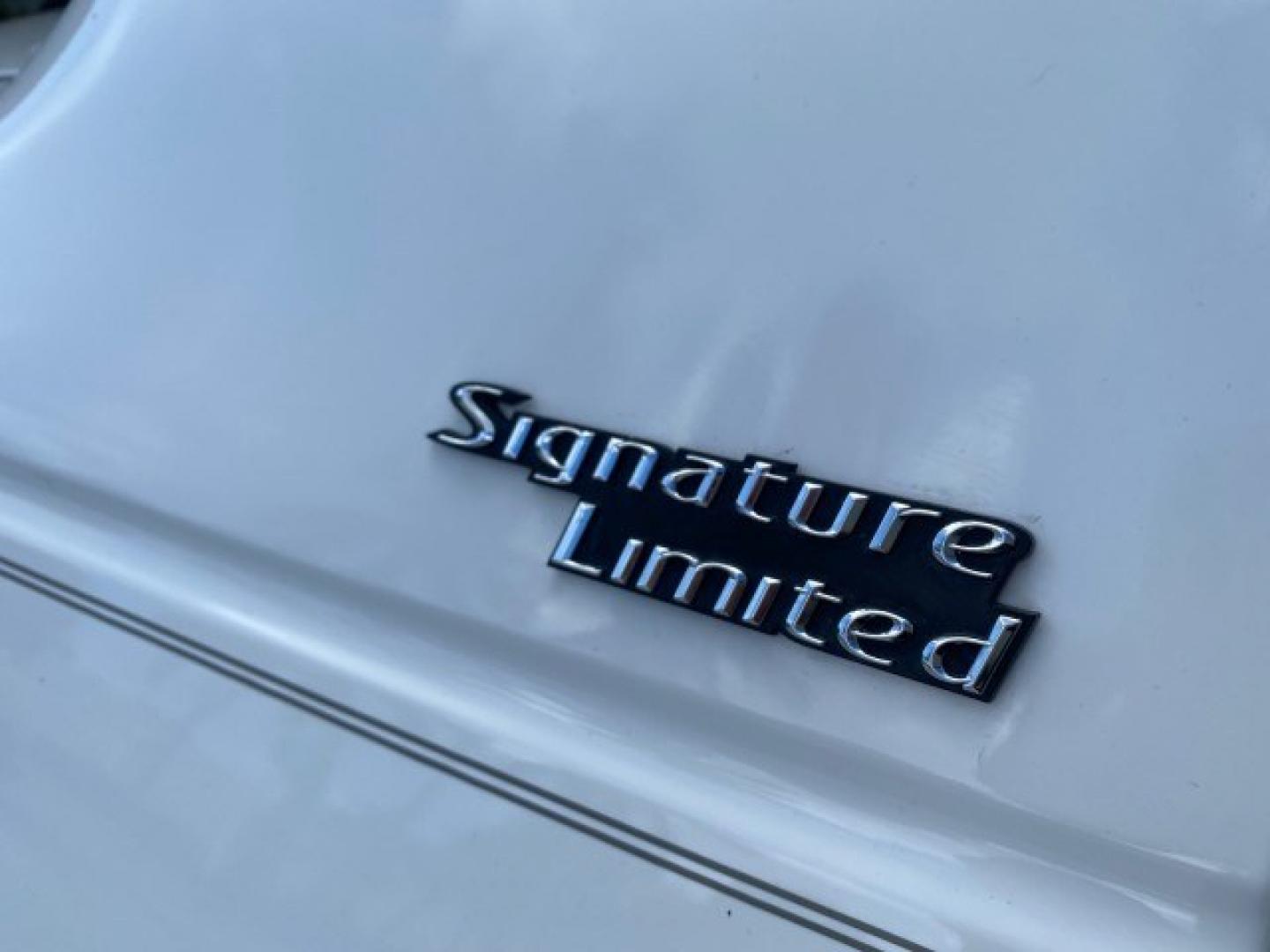 2011 Vibrant White /Light Camel Lincoln Town Car Signature Limited 1 OWNER (2LNBL8CVXBX) with an 4.6L SOHC EFI V8 FFV Engine engine, Automatic transmission, located at 4701 North Dixie Hwy, Pompano Beach, FL, 33064, (954) 422-2889, 26.240938, -80.123474 - OUR WEBPAGE FLORIDACARS1.COM HAS OVER 100 PHOTOS AND FREE CARFAX LINK 2011 Lincoln Town Car Signature Limited Sedan 4 DR 4.6L V8 F SOHC 16V Flex Fuel 24 MPG Rear Wheel Drive Features ABS Brakes Air Conditioning Alloy Wheels AM/FM Stereo Automatic Transmission CD Audio Cruise Control Flex Fuel Vehicl- Photo#83