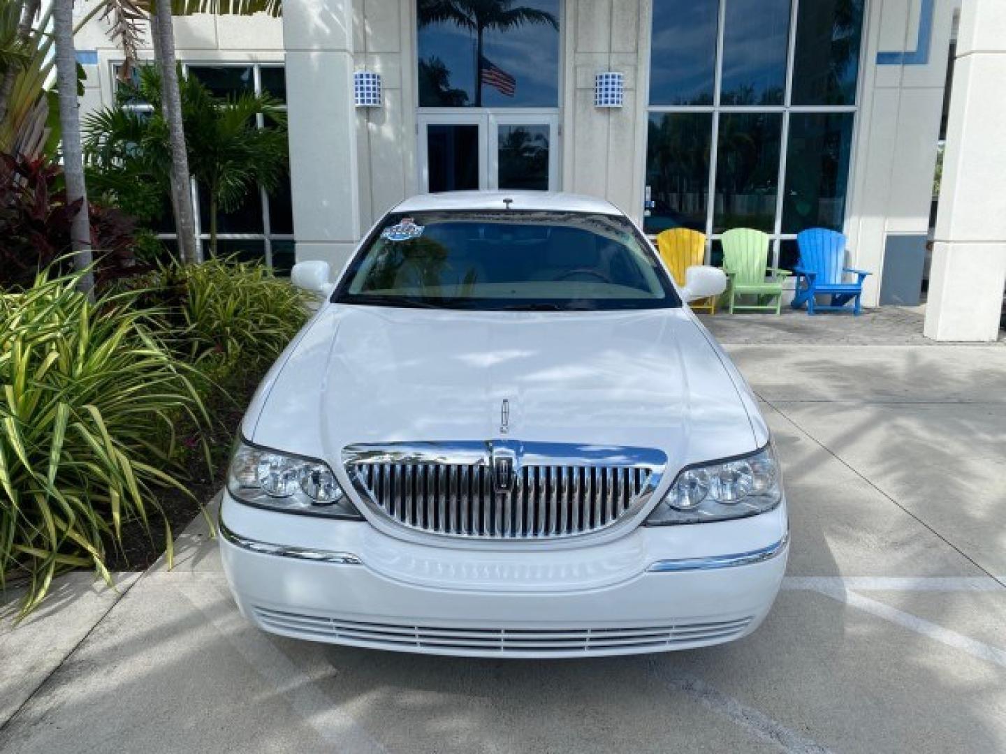 2011 Vibrant White /Light Camel Lincoln Town Car Signature Limited 1 OWNER (2LNBL8CVXBX) with an 4.6L SOHC EFI V8 FFV Engine engine, Automatic transmission, located at 4701 North Dixie Hwy, Pompano Beach, FL, 33064, (954) 422-2889, 26.240938, -80.123474 - OUR WEBPAGE FLORIDACARS1.COM HAS OVER 100 PHOTOS AND FREE CARFAX LINK 2011 Lincoln Town Car Signature Limited Sedan 4 DR 4.6L V8 F SOHC 16V Flex Fuel 24 MPG Rear Wheel Drive Features ABS Brakes Air Conditioning Alloy Wheels AM/FM Stereo Automatic Transmission CD Audio Cruise Control Flex Fuel Vehicl- Photo#93