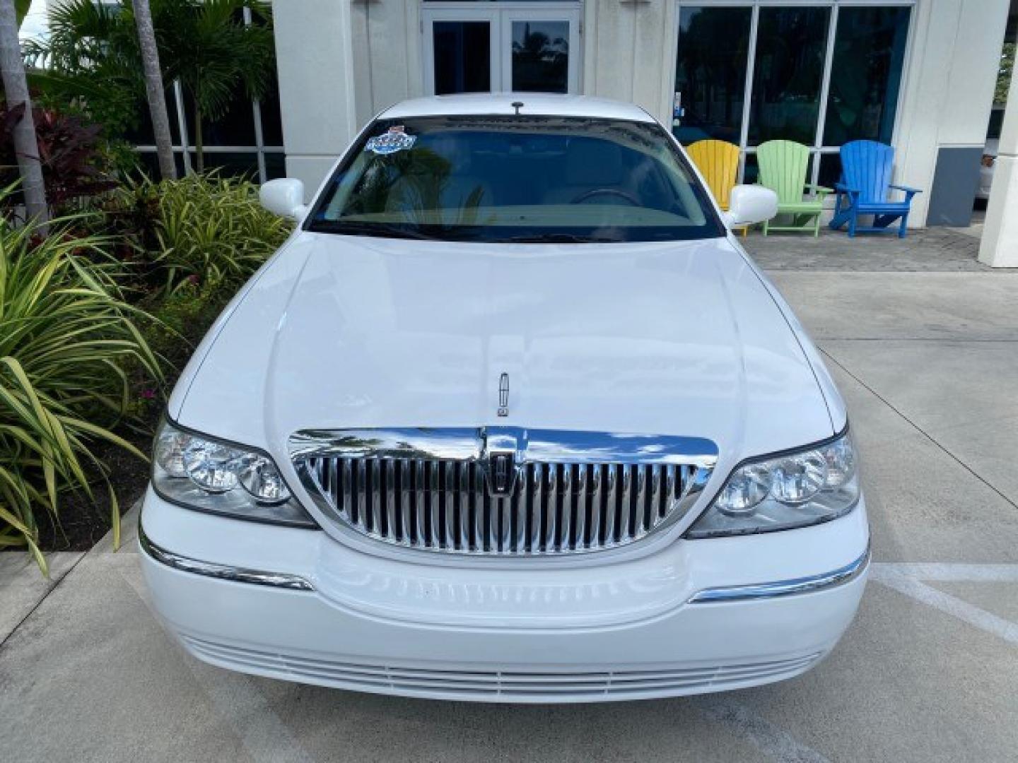 2011 Vibrant White /Light Camel Lincoln Town Car Signature Limited 1 OWNER (2LNBL8CVXBX) with an 4.6L SOHC EFI V8 FFV Engine engine, Automatic transmission, located at 4701 North Dixie Hwy, Pompano Beach, FL, 33064, (954) 422-2889, 26.240938, -80.123474 - OUR WEBPAGE FLORIDACARS1.COM HAS OVER 100 PHOTOS AND FREE CARFAX LINK 2011 Lincoln Town Car Signature Limited Sedan 4 DR 4.6L V8 F SOHC 16V Flex Fuel 24 MPG Rear Wheel Drive Features ABS Brakes Air Conditioning Alloy Wheels AM/FM Stereo Automatic Transmission CD Audio Cruise Control Flex Fuel Vehicl- Photo#94