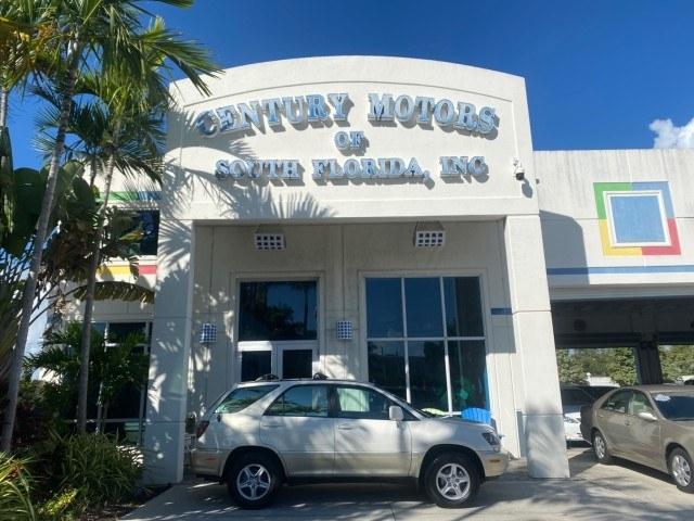 1999 Desert Bronze Metallic /Ivory Lexus RX 300 Luxury SUV LOW MILES 62,417 1 OWNER (JT6GF10U6X0) with an 3.0L Aluminum 24-Valve V6 Engine engine, Automatic transmission, located at 4701 North Dixie Hwy, Pompano Beach, FL, 33064, (954) 422-2889, 26.240938, -80.123474 - OUR WEBPAGE FLORIDACARS1.COM HAS OVER 100 PHOTOS AND FREE CARFAX LINK 1999 Lexus RX 300 1 OWNER 4 Door Wagon/Sport Utility 3.0L V6 F 24V Gasoline 24 MPG Front Wheel Drive Features ABS Brakes Air Conditioning Alloy Wheels AM/FM Stereo Automatic Transmission Cassette Player Cruise Control Full Roof Ra- Photo#0