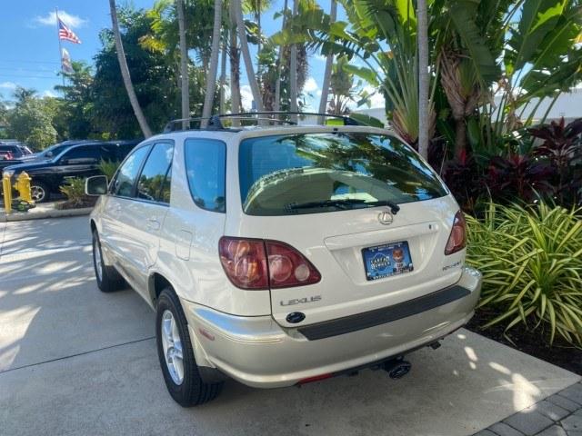 1999 Desert Bronze Metallic /Ivory Lexus RX 300 Luxury SUV LOW MILES 62,417 1 OWNER (JT6GF10U6X0) with an 3.0L Aluminum 24-Valve V6 Engine engine, Automatic transmission, located at 4701 North Dixie Hwy, Pompano Beach, FL, 33064, (954) 422-2889, 26.240938, -80.123474 - OUR WEBPAGE FLORIDACARS1.COM HAS OVER 100 PHOTOS AND FREE CARFAX LINK 1999 Lexus RX 300 1 OWNER 4 Door Wagon/Sport Utility 3.0L V6 F 24V Gasoline 24 MPG Front Wheel Drive Features ABS Brakes Air Conditioning Alloy Wheels AM/FM Stereo Automatic Transmission Cassette Player Cruise Control Full Roof Ra- Photo#5