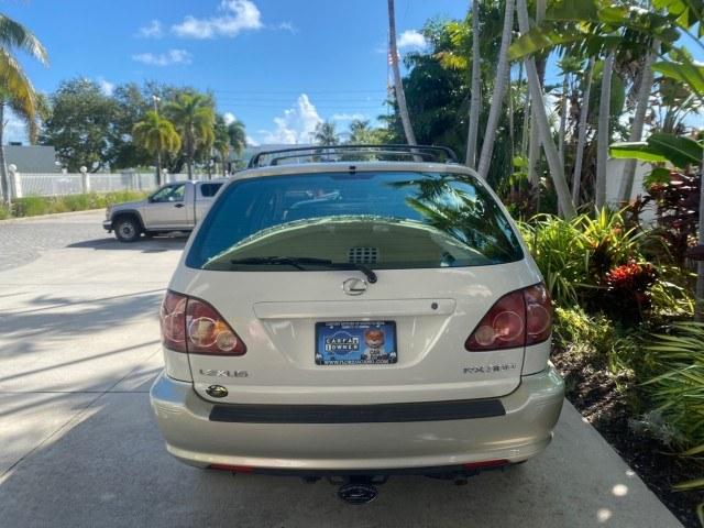 1999 Desert Bronze Metallic /Ivory Lexus RX 300 Luxury SUV LOW MILES 62,417 1 OWNER (JT6GF10U6X0) with an 3.0L Aluminum 24-Valve V6 Engine engine, Automatic transmission, located at 4701 North Dixie Hwy, Pompano Beach, FL, 33064, (954) 422-2889, 26.240938, -80.123474 - OUR WEBPAGE FLORIDACARS1.COM HAS OVER 100 PHOTOS AND FREE CARFAX LINK 1999 Lexus RX 300 1 OWNER 4 Door Wagon/Sport Utility 3.0L V6 F 24V Gasoline 24 MPG Front Wheel Drive Features ABS Brakes Air Conditioning Alloy Wheels AM/FM Stereo Automatic Transmission Cassette Player Cruise Control Full Roof Ra- Photo#6