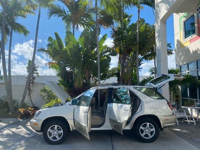 1999 Desert Bronze Metallic /Ivory Lexus RX 300 Luxury SUV LOW MILES 62,417 1 OWNER (JT6GF10U6X0) with an 3.0L Aluminum 24-Valve V6 Engine engine, Automatic transmission, located at 4701 North Dixie Hwy, Pompano Beach, FL, 33064, (954) 422-2889, 26.240938, -80.123474 - OUR WEBPAGE FLORIDACARS1.COM HAS OVER 100 PHOTOS AND FREE CARFAX LINK 1999 Lexus RX 300 1 OWNER 4 Door Wagon/Sport Utility 3.0L V6 F 24V Gasoline 24 MPG Front Wheel Drive Features ABS Brakes Air Conditioning Alloy Wheels AM/FM Stereo Automatic Transmission Cassette Player Cruise Control Full Roof Ra- Photo#8