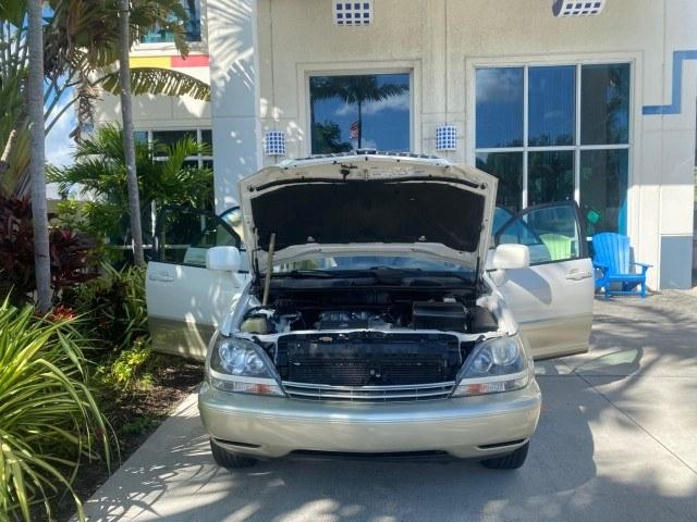 1999 Desert Bronze Metallic /Ivory Lexus RX 300 Luxury SUV LOW MILES 62,417 1 OWNER (JT6GF10U6X0) with an 3.0L Aluminum 24-Valve V6 Engine engine, Automatic transmission, located at 4701 North Dixie Hwy, Pompano Beach, FL, 33064, (954) 422-2889, 26.240938, -80.123474 - OUR WEBPAGE FLORIDACARS1.COM HAS OVER 100 PHOTOS AND FREE CARFAX LINK 1999 Lexus RX 300 1 OWNER 4 Door Wagon/Sport Utility 3.0L V6 F 24V Gasoline 24 MPG Front Wheel Drive Features ABS Brakes Air Conditioning Alloy Wheels AM/FM Stereo Automatic Transmission Cassette Player Cruise Control Full Roof Ra- Photo#16