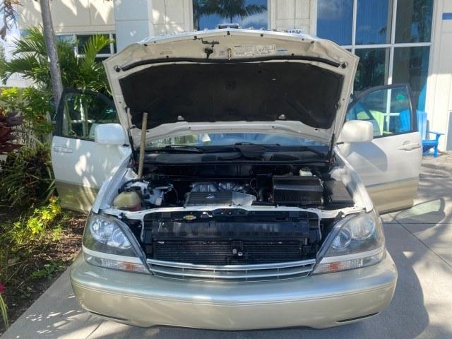 1999 Desert Bronze Metallic /Ivory Lexus RX 300 Luxury SUV LOW MILES 62,417 1 OWNER (JT6GF10U6X0) with an 3.0L Aluminum 24-Valve V6 Engine engine, Automatic transmission, located at 4701 North Dixie Hwy, Pompano Beach, FL, 33064, (954) 422-2889, 26.240938, -80.123474 - OUR WEBPAGE FLORIDACARS1.COM HAS OVER 100 PHOTOS AND FREE CARFAX LINK 1999 Lexus RX 300 1 OWNER 4 Door Wagon/Sport Utility 3.0L V6 F 24V Gasoline 24 MPG Front Wheel Drive Features ABS Brakes Air Conditioning Alloy Wheels AM/FM Stereo Automatic Transmission Cassette Player Cruise Control Full Roof Ra- Photo#17