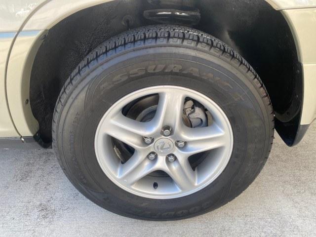 1999 Desert Bronze Metallic /Ivory Lexus RX 300 Luxury SUV LOW MILES 62,417 1 OWNER (JT6GF10U6X0) with an 3.0L Aluminum 24-Valve V6 Engine engine, Automatic transmission, located at 4701 North Dixie Hwy, Pompano Beach, FL, 33064, (954) 422-2889, 26.240938, -80.123474 - OUR WEBPAGE FLORIDACARS1.COM HAS OVER 100 PHOTOS AND FREE CARFAX LINK 1999 Lexus RX 300 1 OWNER 4 Door Wagon/Sport Utility 3.0L V6 F 24V Gasoline 24 MPG Front Wheel Drive Features ABS Brakes Air Conditioning Alloy Wheels AM/FM Stereo Automatic Transmission Cassette Player Cruise Control Full Roof Ra- Photo#55