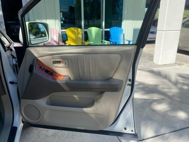 1999 Desert Bronze Metallic /Ivory Lexus RX 300 Luxury SUV LOW MILES 62,417 1 OWNER (JT6GF10U6X0) with an 3.0L Aluminum 24-Valve V6 Engine engine, Automatic transmission, located at 4701 North Dixie Hwy, Pompano Beach, FL, 33064, (954) 422-2889, 26.240938, -80.123474 - OUR WEBPAGE FLORIDACARS1.COM HAS OVER 100 PHOTOS AND FREE CARFAX LINK 1999 Lexus RX 300 1 OWNER 4 Door Wagon/Sport Utility 3.0L V6 F 24V Gasoline 24 MPG Front Wheel Drive Features ABS Brakes Air Conditioning Alloy Wheels AM/FM Stereo Automatic Transmission Cassette Player Cruise Control Full Roof Ra- Photo#77