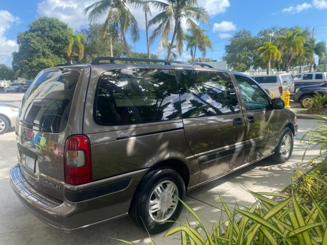 2005 Bronzemist Metallic /Neutral Chevrolet Venture LS LOW MILES 48,285 (1GNDV23E45D) with an 3.4L 3400 V6 SFI Engine engine, Automatic transmission, located at 4701 North Dixie Hwy, Pompano Beach, FL, 33064, (954) 422-2889, 26.240938, -80.123474 - OUR WEBPAGE FLORIDACARS1.COM HAS OVER 100 PHOTOS AND FREE CARFAX LINK 2005 Chevrolet Venture LS Van 3.4L V6 F Gasoline 26 MPG Front Wheel Drive Features ABS Brakes Air Conditioning Alloy Wheels AM/FM Stereo Automatic Transmission CD Audio Cloth Seats Cruise Control Parking Sensors Power Locks Roof R- Photo#7