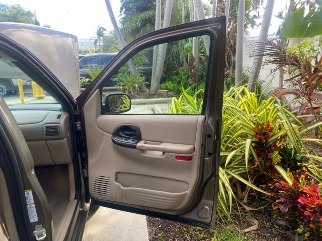 2005 Bronzemist Metallic /Neutral Chevrolet Venture LS LOW MILES 48,285 (1GNDV23E45D) with an 3.4L 3400 V6 SFI Engine engine, Automatic transmission, located at 4701 North Dixie Hwy, Pompano Beach, FL, 33064, (954) 422-2889, 26.240938, -80.123474 - OUR WEBPAGE FLORIDACARS1.COM HAS OVER 100 PHOTOS AND FREE CARFAX LINK 2005 Chevrolet Venture LS Van 3.4L V6 F Gasoline 26 MPG Front Wheel Drive Features ABS Brakes Air Conditioning Alloy Wheels AM/FM Stereo Automatic Transmission CD Audio Cloth Seats Cruise Control Parking Sensors Power Locks Roof R- Photo#11