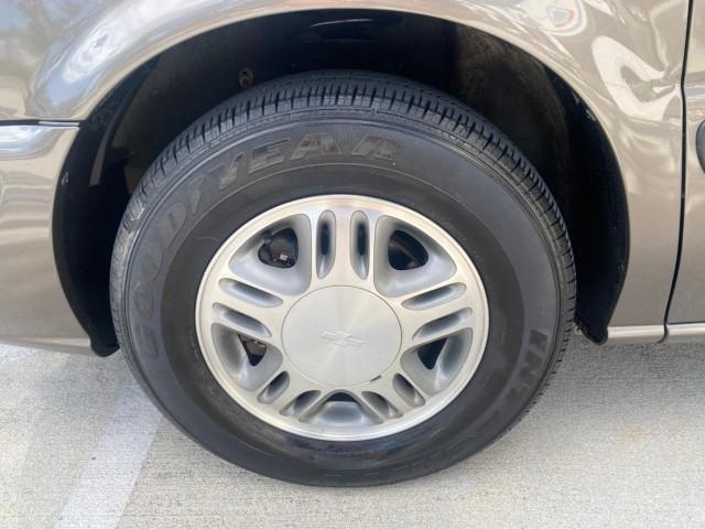 2005 Bronzemist Metallic /Neutral Chevrolet Venture LS LOW MILES 48,285 (1GNDV23E45D) with an 3.4L 3400 V6 SFI Engine engine, Automatic transmission, located at 4701 North Dixie Hwy, Pompano Beach, FL, 33064, (954) 422-2889, 26.240938, -80.123474 - OUR WEBPAGE FLORIDACARS1.COM HAS OVER 100 PHOTOS AND FREE CARFAX LINK 2005 Chevrolet Venture LS Van 3.4L V6 F Gasoline 26 MPG Front Wheel Drive Features ABS Brakes Air Conditioning Alloy Wheels AM/FM Stereo Automatic Transmission CD Audio Cloth Seats Cruise Control Parking Sensors Power Locks Roof R- Photo#19